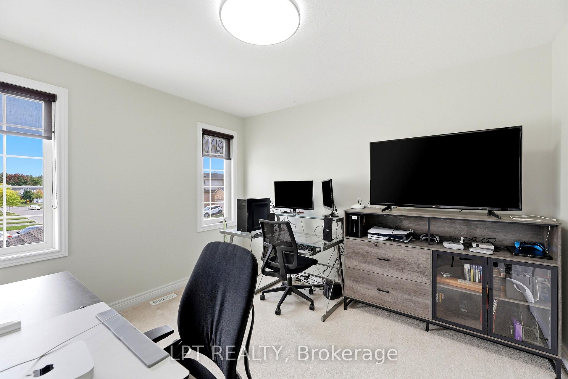 Photo 29 of 903 Bradshaw Crescent, London, North C — HOMEH