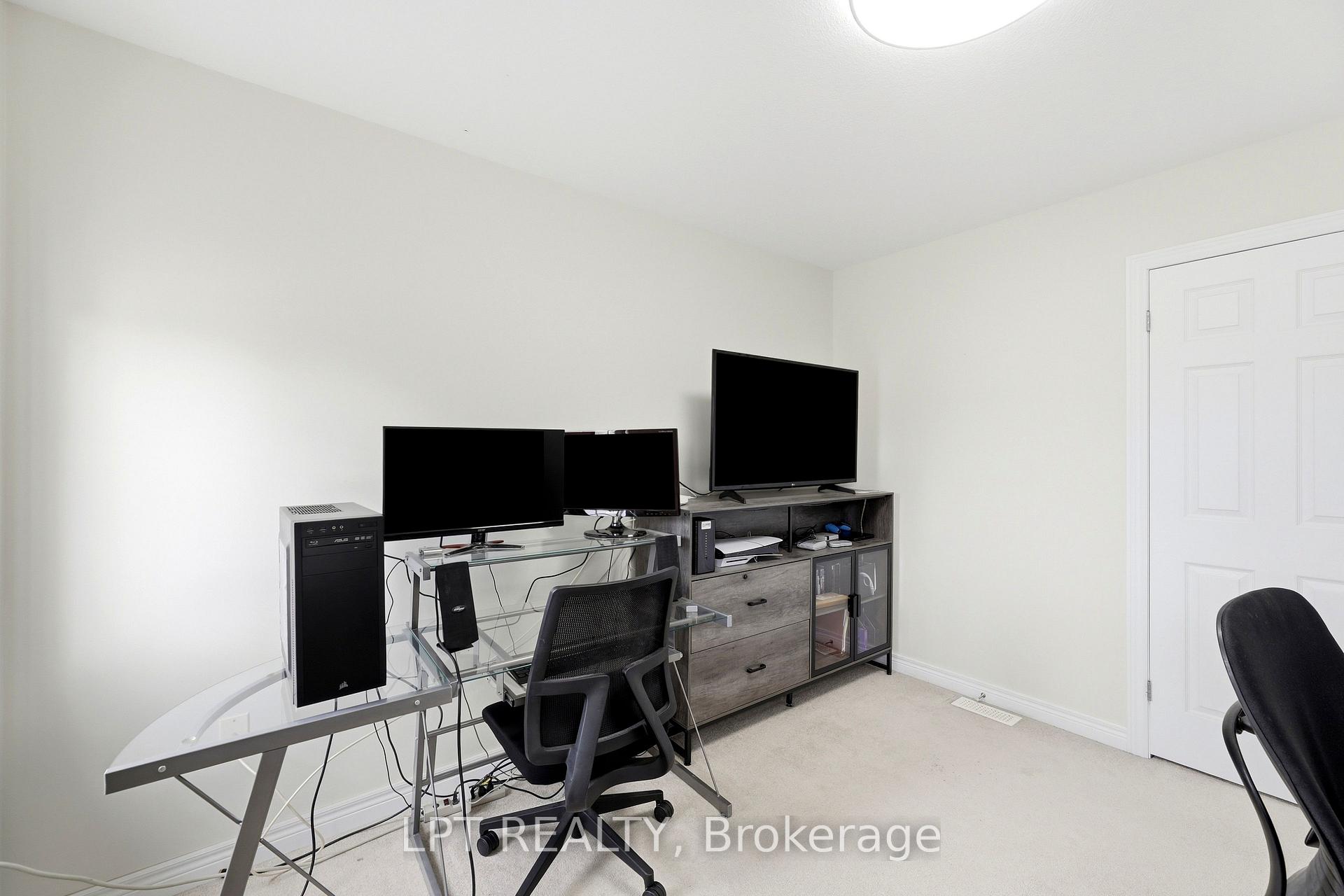 Photo 30 of 903 Bradshaw Crescent, London, North C — HOMEH