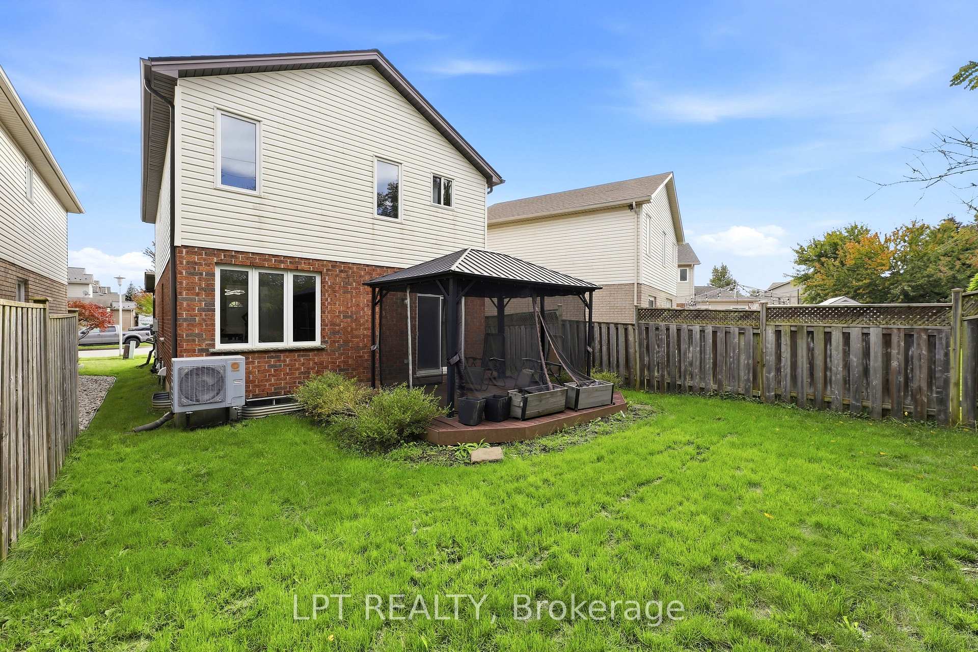 Photo 36 of 903 Bradshaw Crescent, London, North C — HOMEH