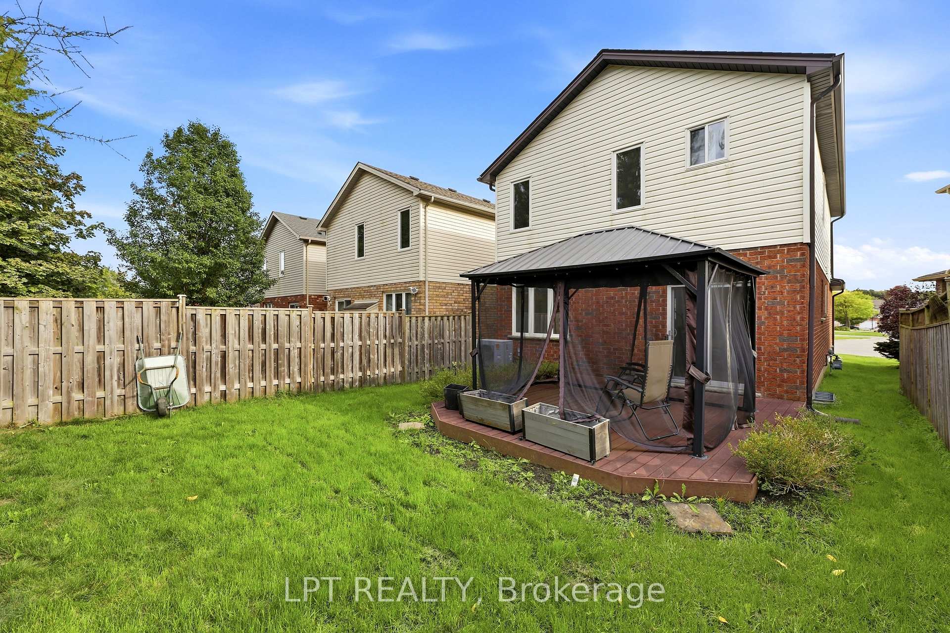 Photo 38 of 903 Bradshaw Crescent, London, North C — HOMEH