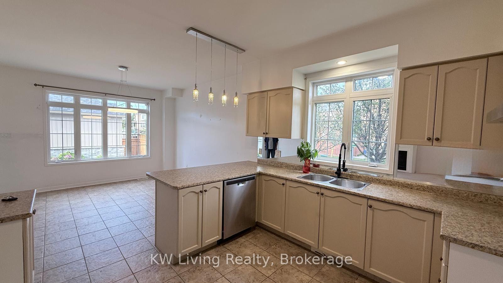 Photo 13 of 39 Oakmoor Lane, Markham, Cornell — HOMEH