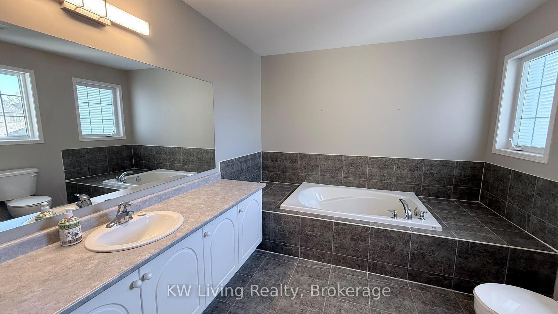 Photo 17 of 39 Oakmoor Lane, Markham, Cornell — HOMEH