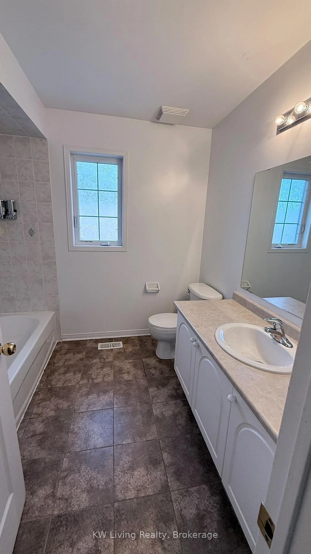 Photo 12 of 39 Oakmoor Lane, Markham, Cornell — HOMEH