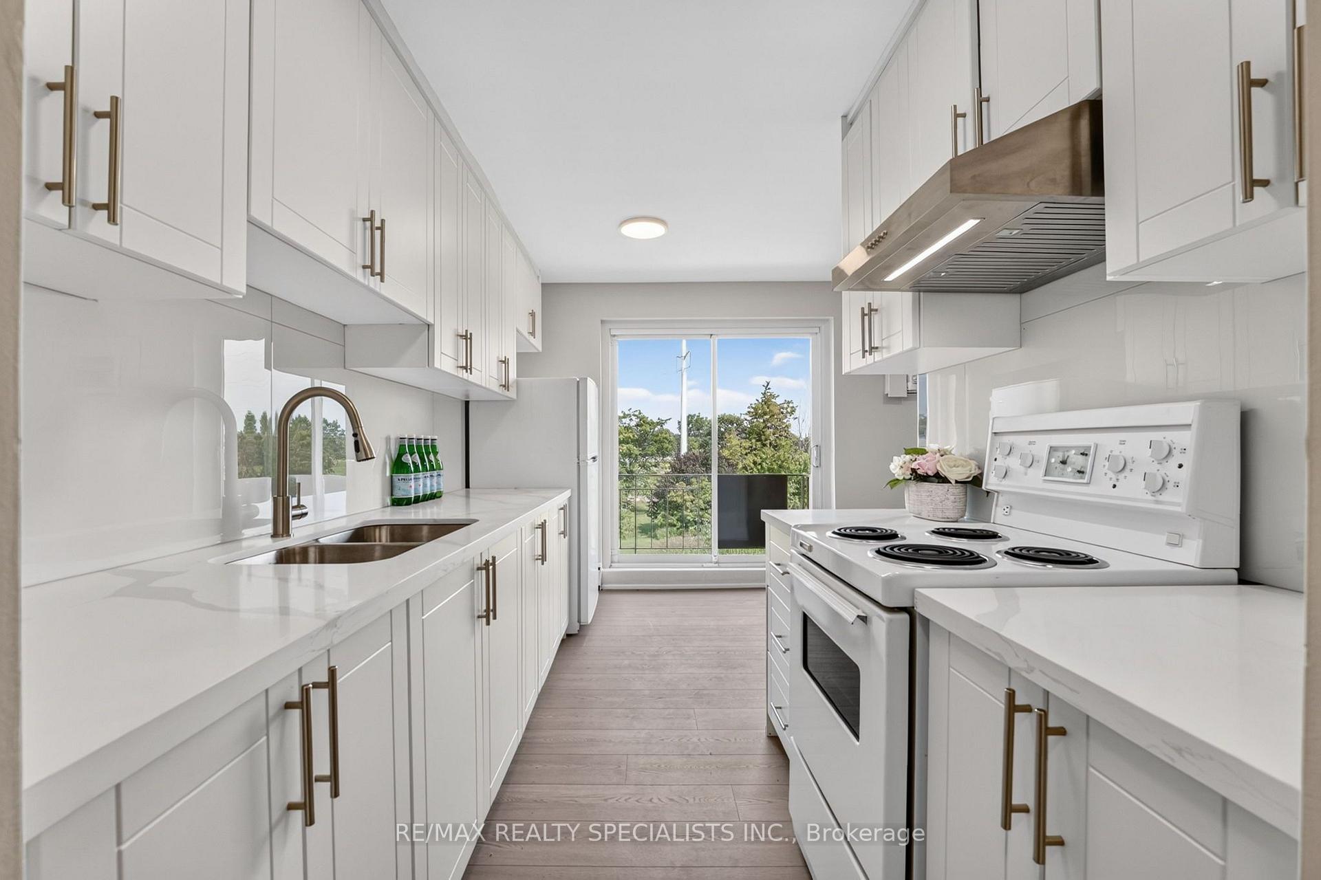 Photo 10 of Unit 33, 426 Queenston Street, St. Catharines, Secord Woods — HOMEH