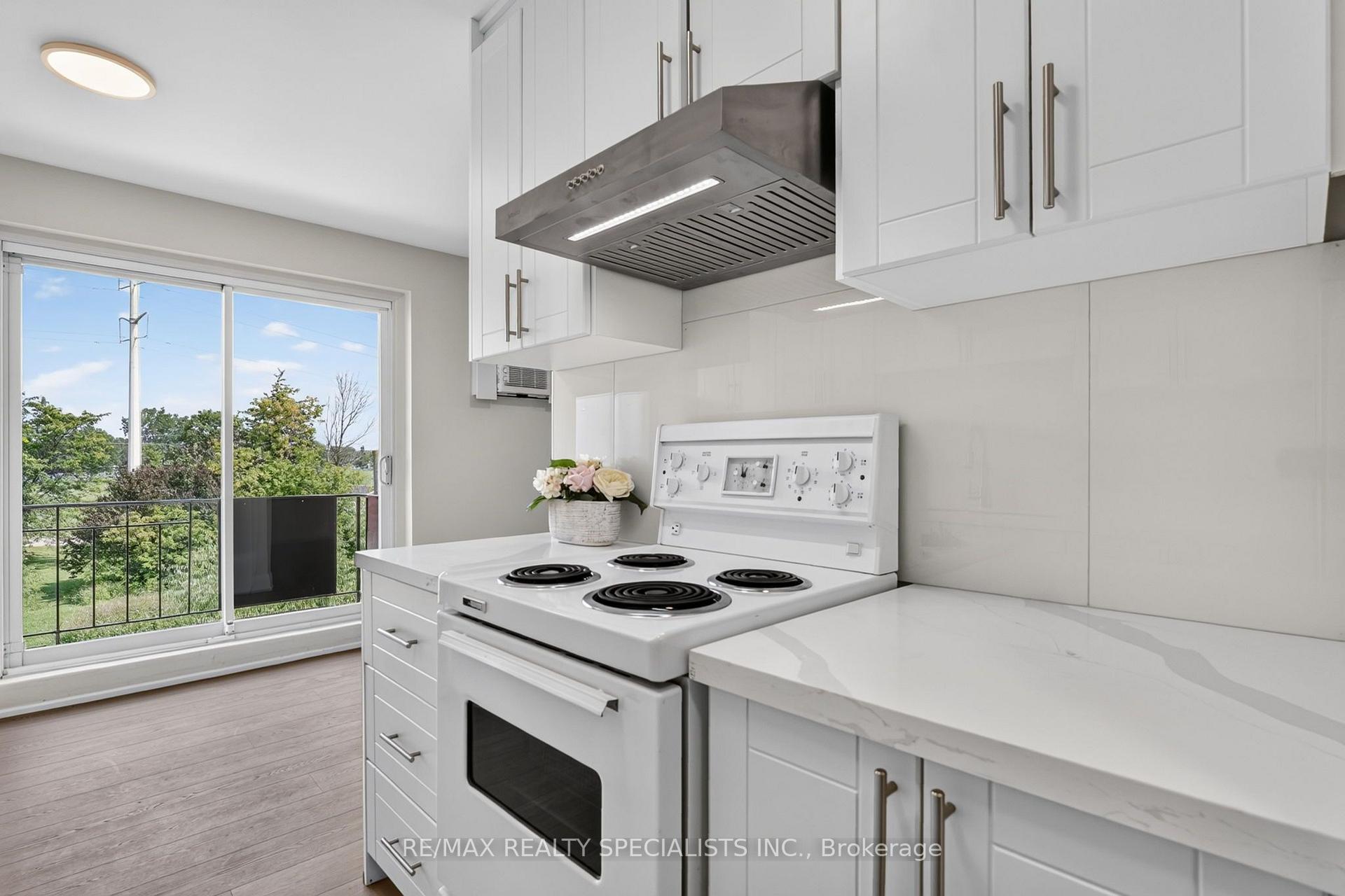 Photo 11 of Unit 33, 426 Queenston Street, St. Catharines, Secord Woods — HOMEH