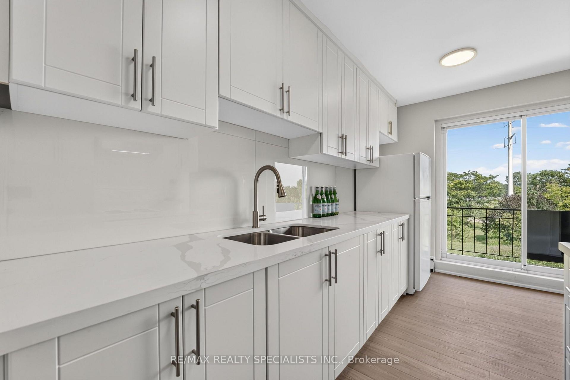 Photo 12 of Unit 33, 426 Queenston Street, St. Catharines, Secord Woods — HOMEH