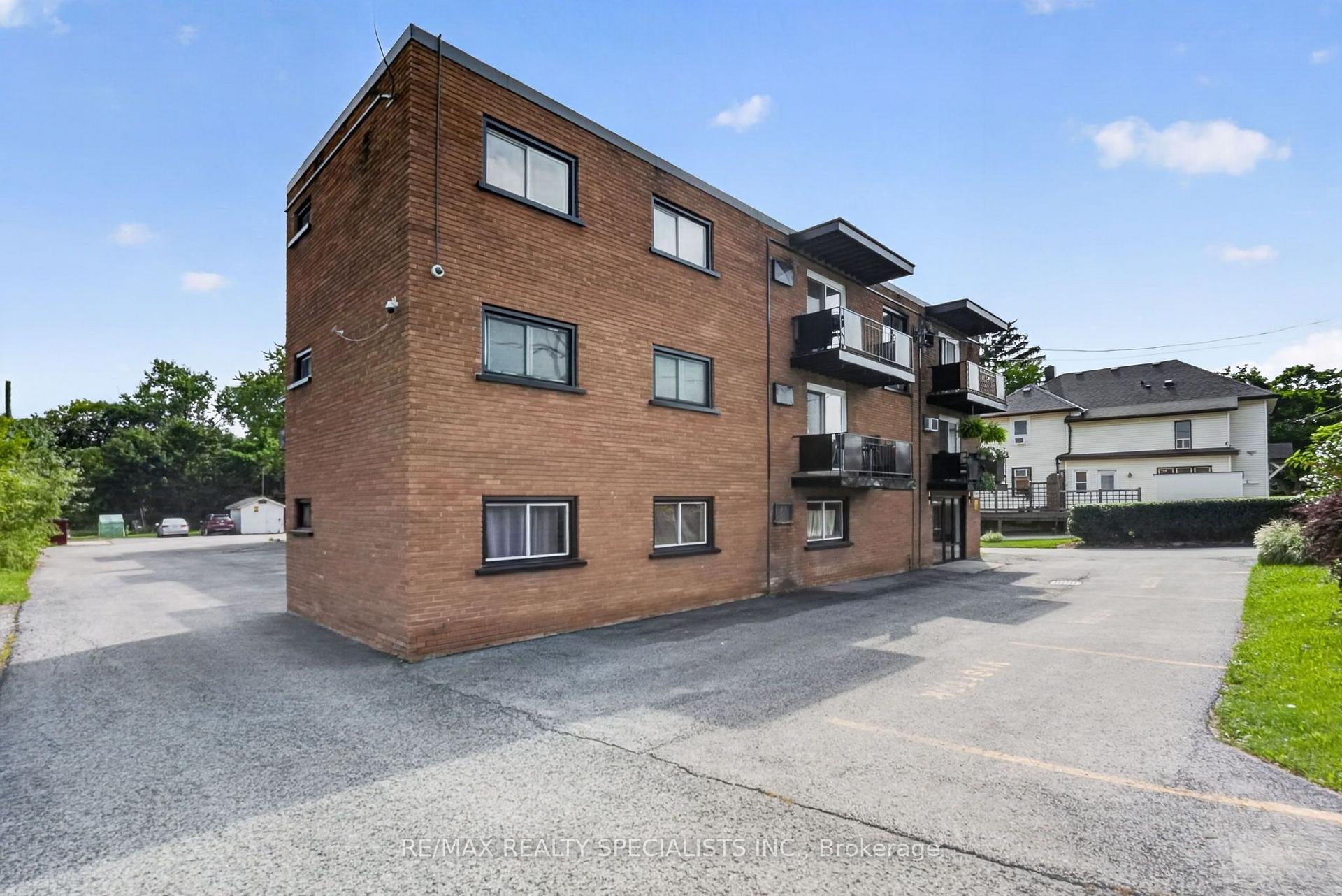 Photo 32 of Unit 33, 426 Queenston Street, St. Catharines, Secord Woods — HOMEH