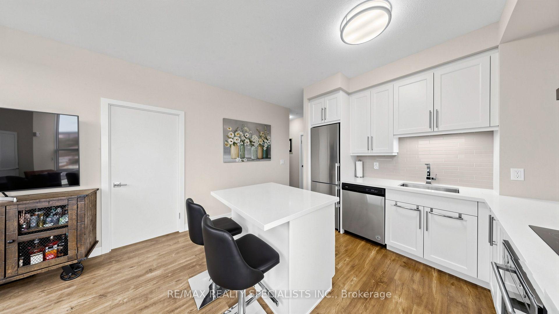 Photo 9 of Unit 2004, 2093 Fairview Street, Burlington, Freeman — HOMEH