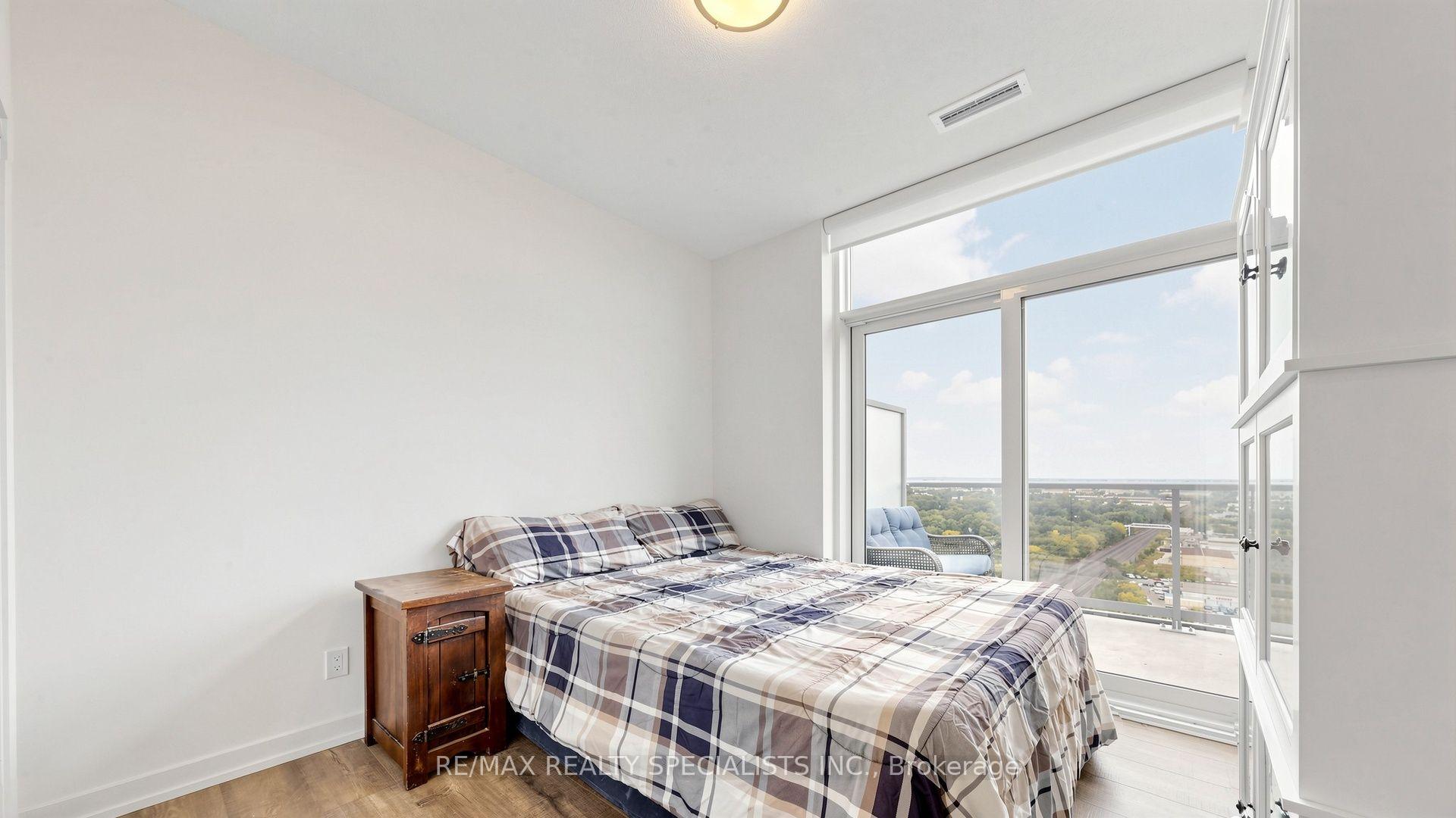 Photo 14 of Unit 2004, 2093 Fairview Street, Burlington, Freeman — HOMEH