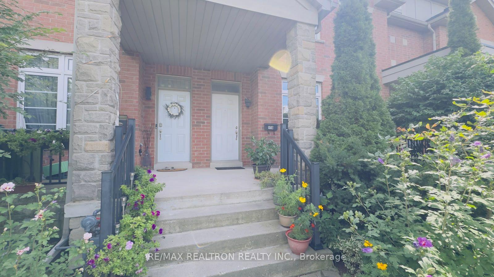 Photo 3 of 17D Hobden Place, Etobicoke, Willowridge-Martingrove-Richview — HOMEH