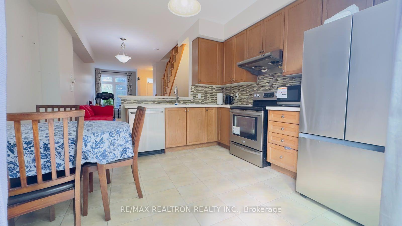 Photo 7 of 17D Hobden Place, Etobicoke, Willowridge-Martingrove-Richview — HOMEH