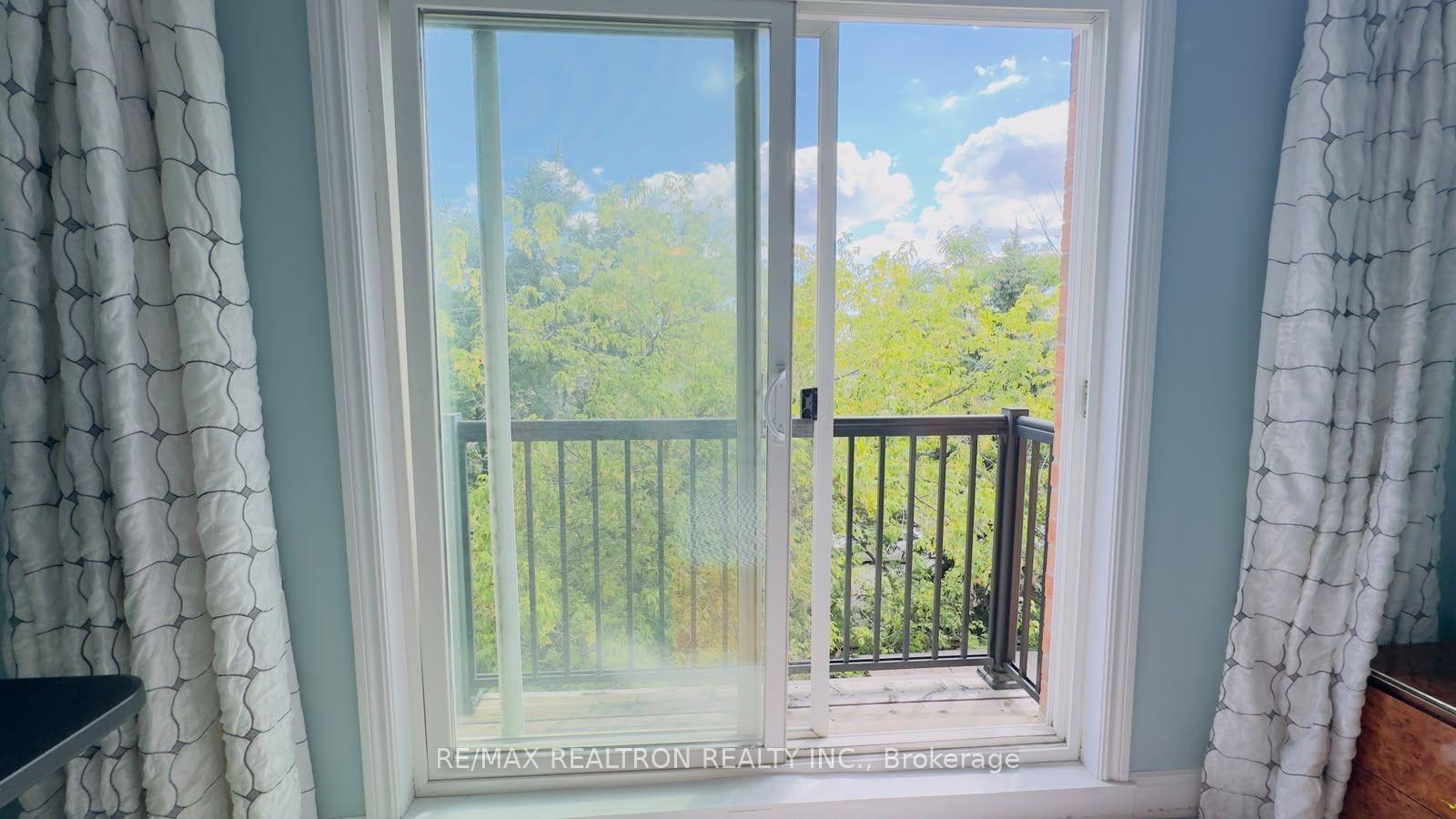 Photo 10 of 17D Hobden Place, Etobicoke, Willowridge-Martingrove-Richview — HOMEH