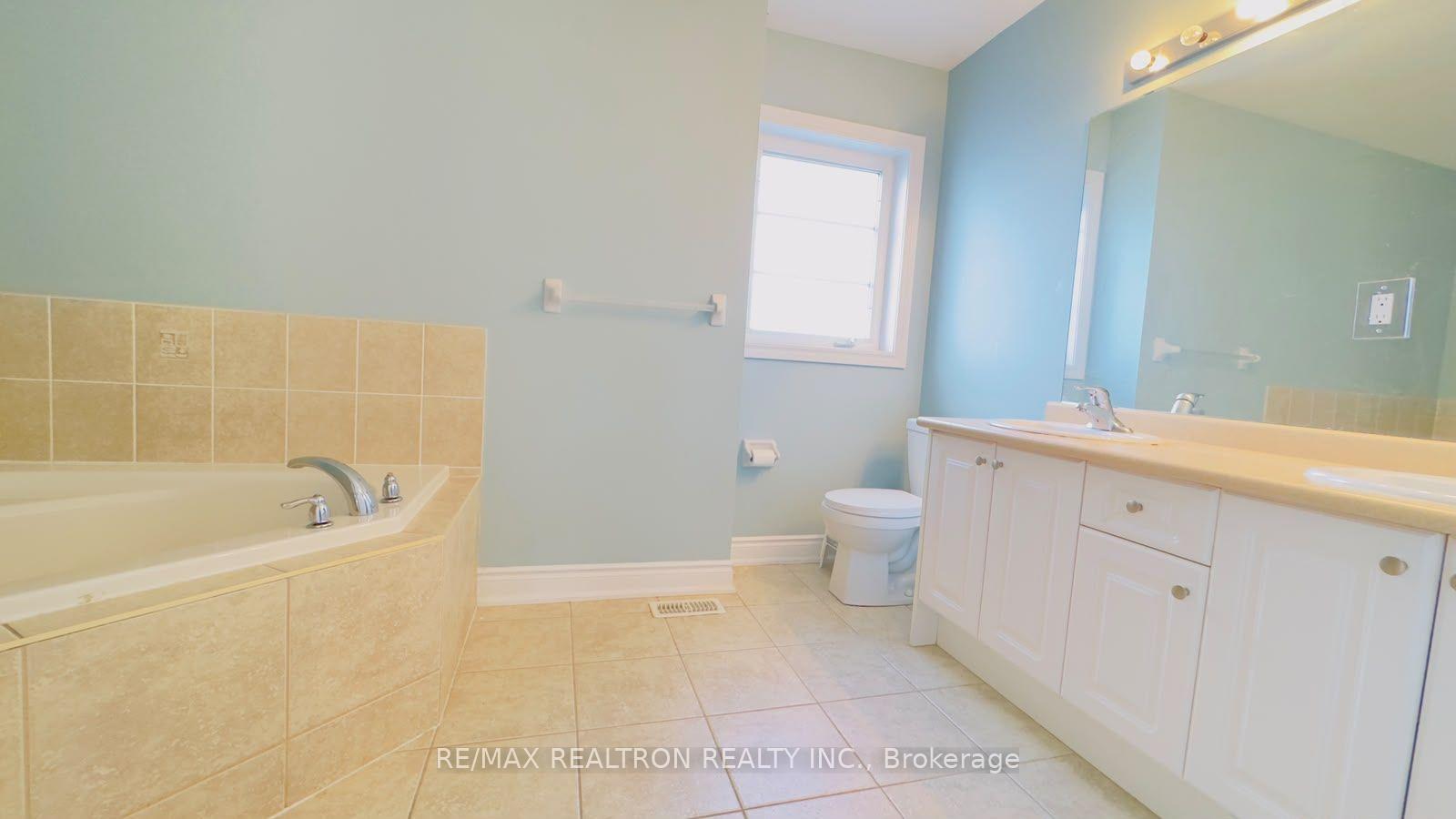 Photo 12 of 17D Hobden Place, Etobicoke, Willowridge-Martingrove-Richview — HOMEH