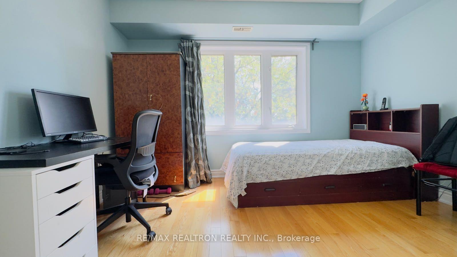 Photo 13 of 17D Hobden Place, Etobicoke, Willowridge-Martingrove-Richview — HOMEH