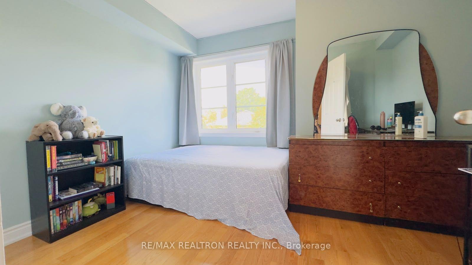 Photo 15 of 17D Hobden Place, Etobicoke, Willowridge-Martingrove-Richview — HOMEH