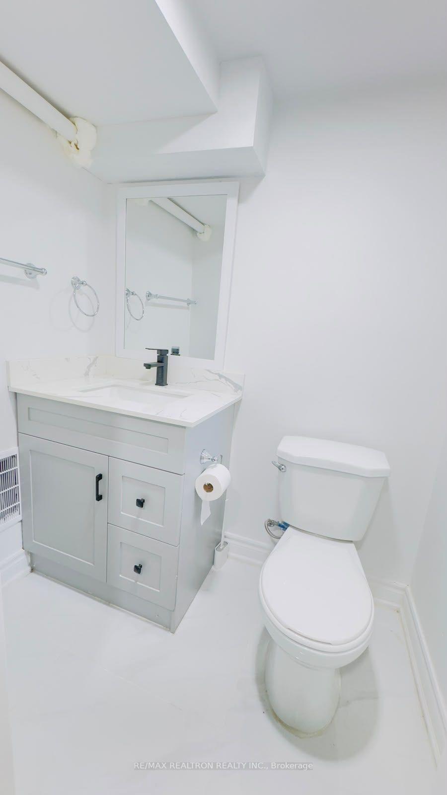 Photo 16 of 17D Hobden Place, Etobicoke, Willowridge-Martingrove-Richview — HOMEH