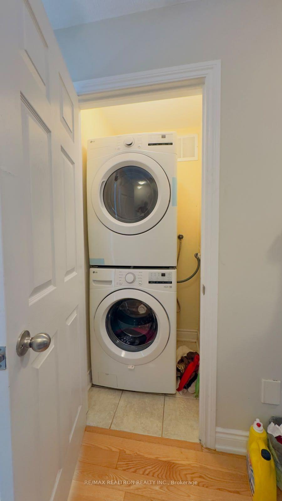 Photo 17 of 17D Hobden Place, Etobicoke, Willowridge-Martingrove-Richview — HOMEH