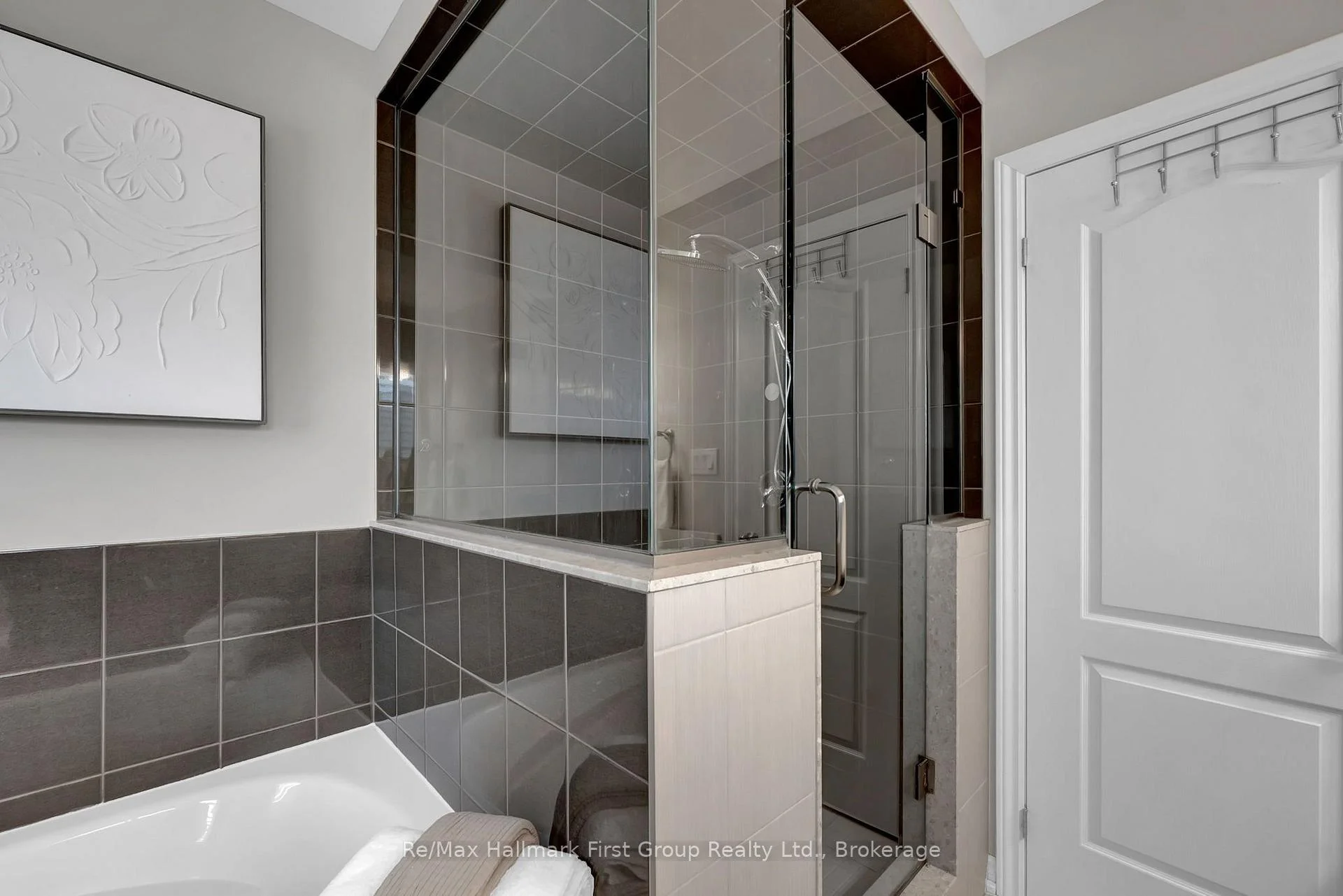 Photo 3 of 112 Roy Nichols Drive, Clarington, Courtice — HOMEH