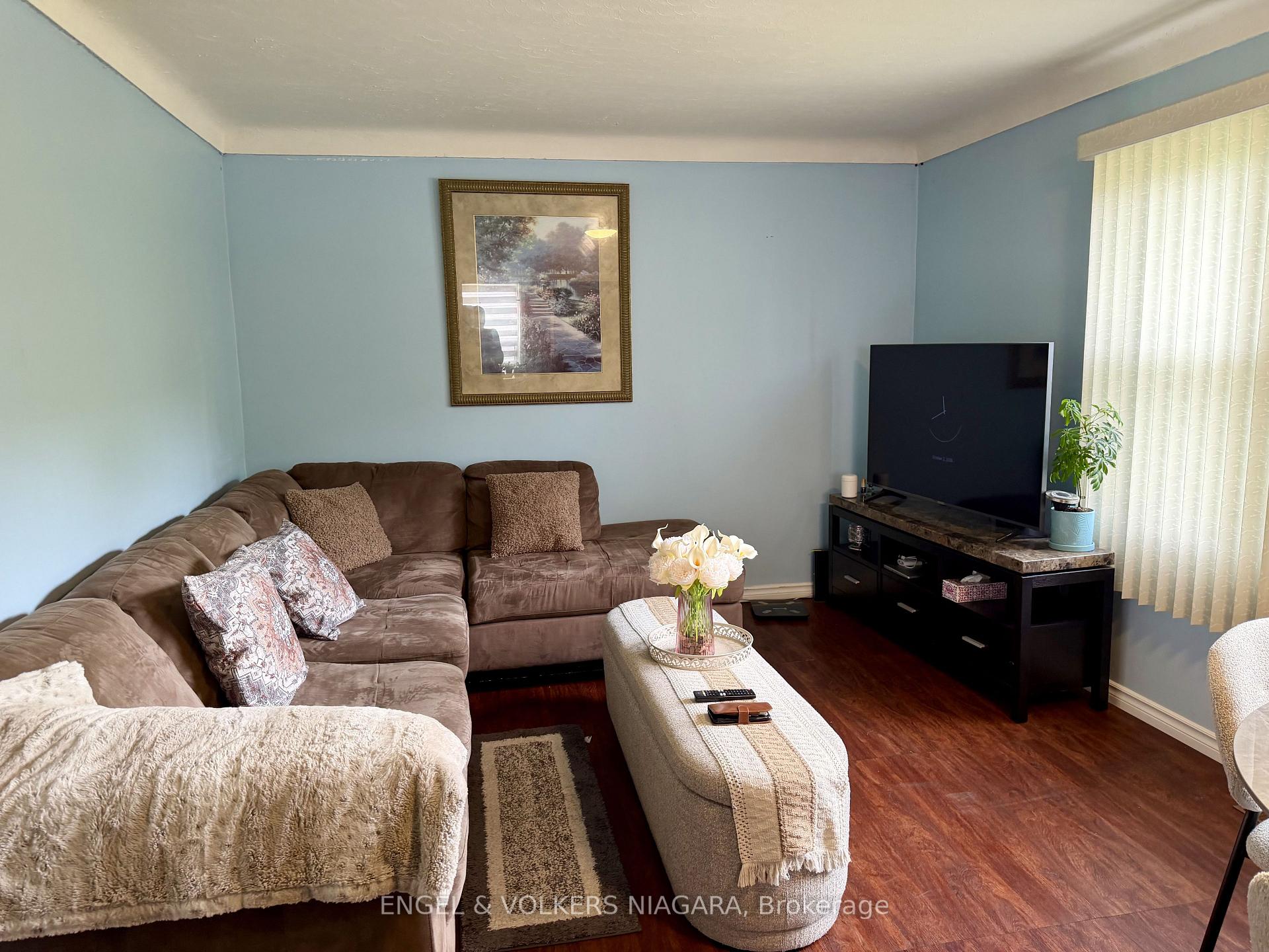 Photo 9 of 6 Glen Avenue, St. Catharines, Western Hill — HOMEH