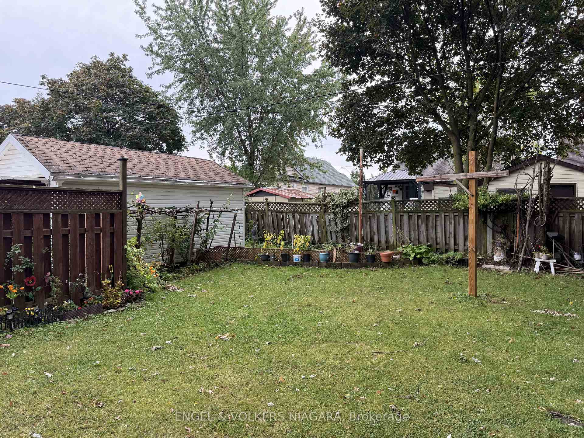 Photo 11 of 6 Glen Avenue, St. Catharines, Western Hill — HOMEH