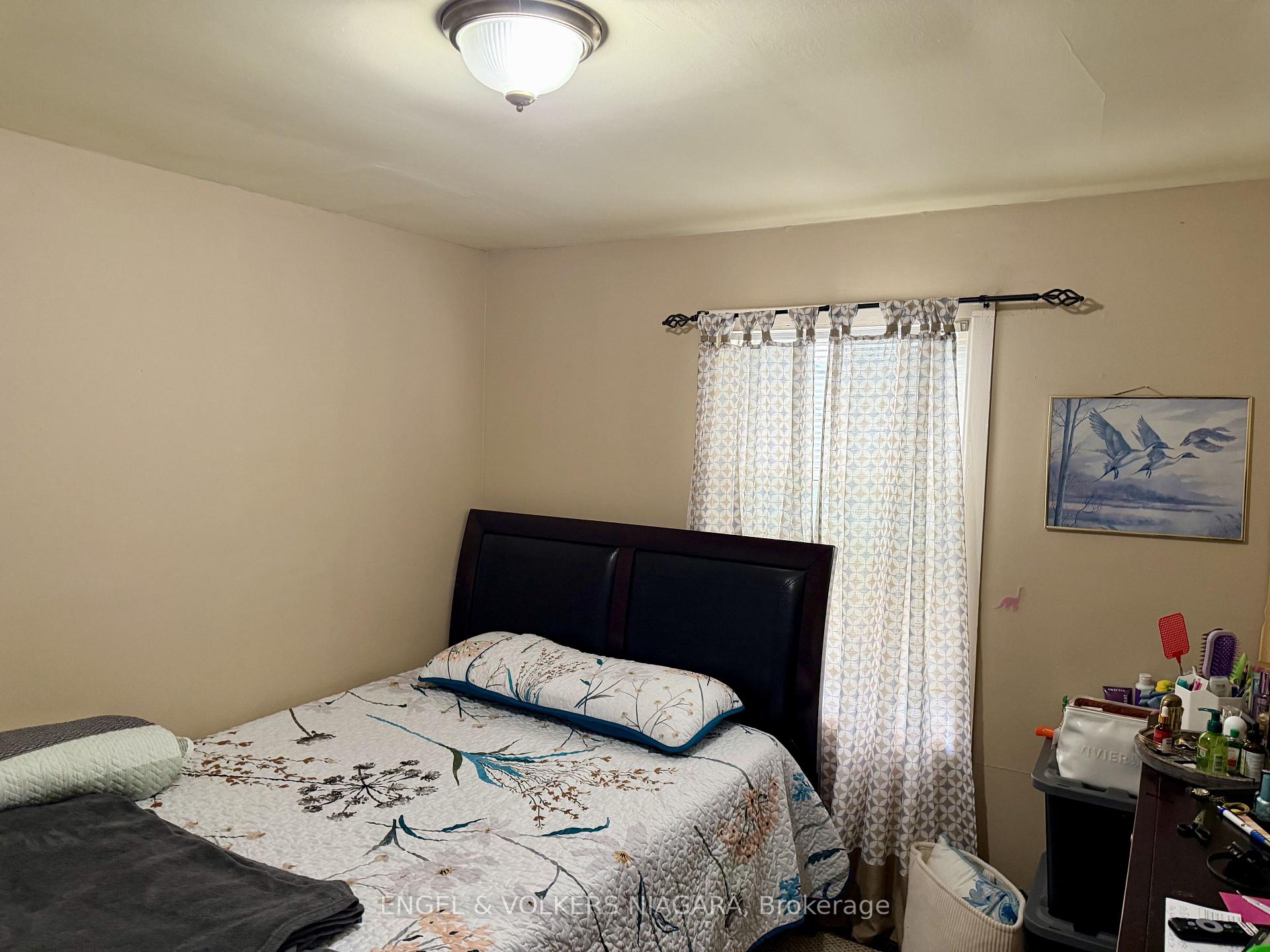 Photo 15 of 6 Glen Avenue, St. Catharines, Western Hill — HOMEH