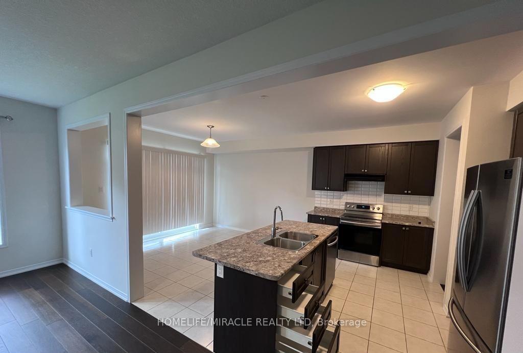 Photo 2 of 8702 Chickory Trail, Niagara Falls, Brown — HOMEH