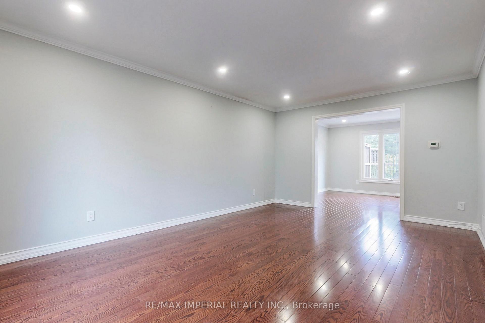Photo 4 of 2 Craigleith Crescent, Richmond Hill, Oak Ridges Lake Wilcox — HOMEH
