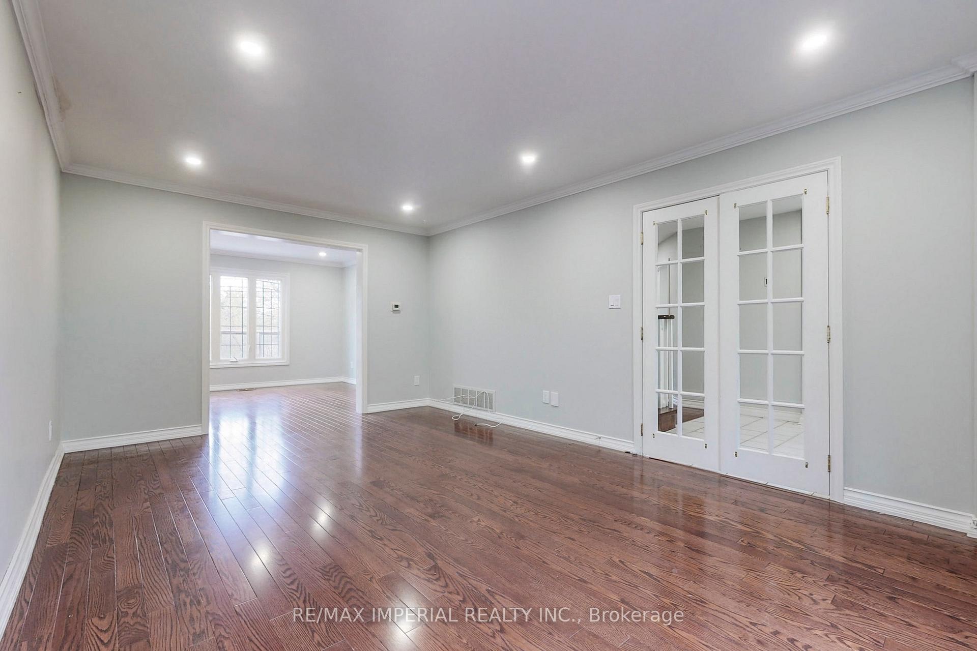 Photo 5 of 2 Craigleith Crescent, Richmond Hill, Oak Ridges Lake Wilcox — HOMEH