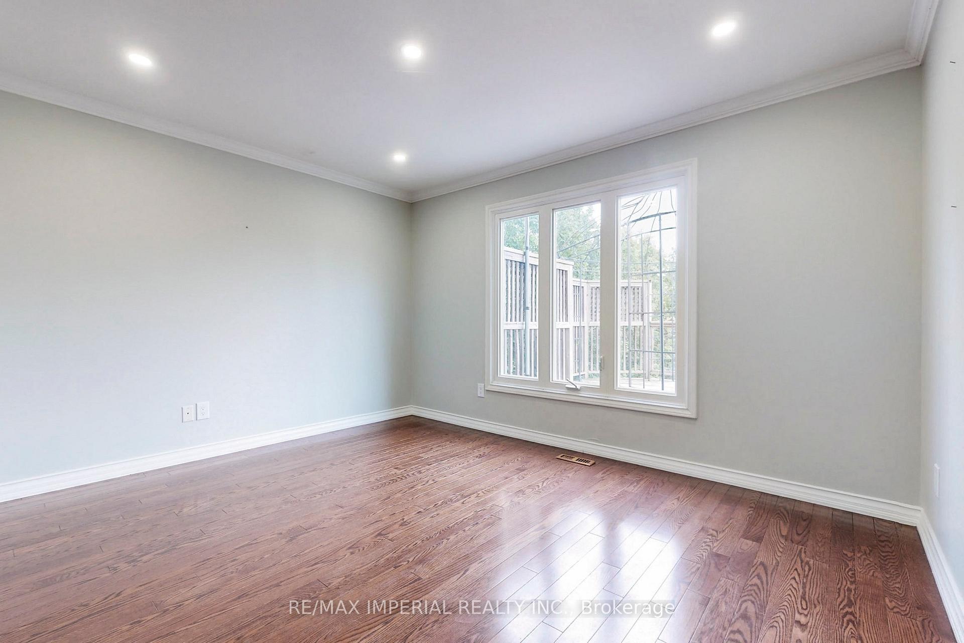 Photo 6 of 2 Craigleith Crescent, Richmond Hill, Oak Ridges Lake Wilcox — HOMEH