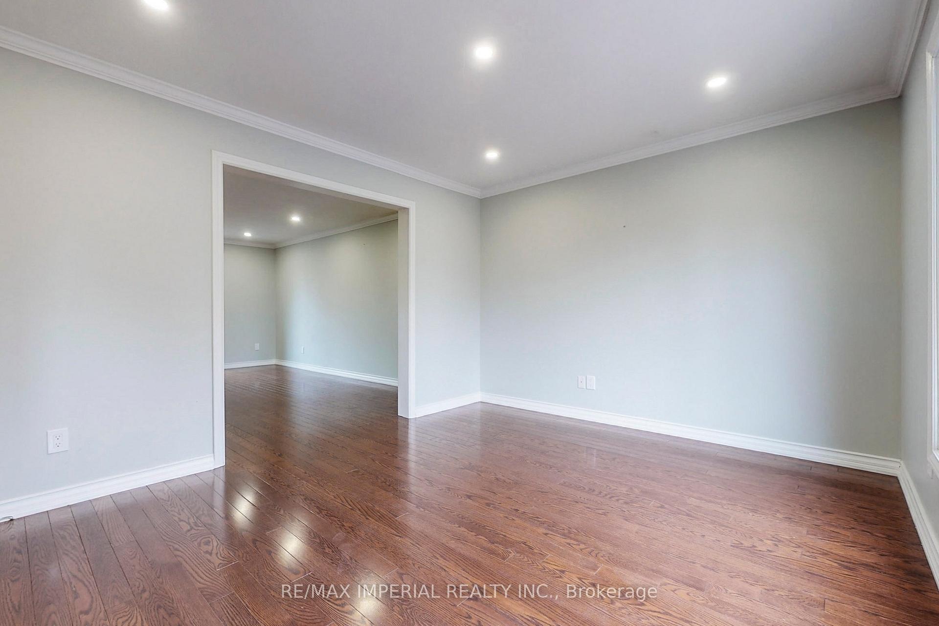 Photo 7 of 2 Craigleith Crescent, Richmond Hill, Oak Ridges Lake Wilcox — HOMEH