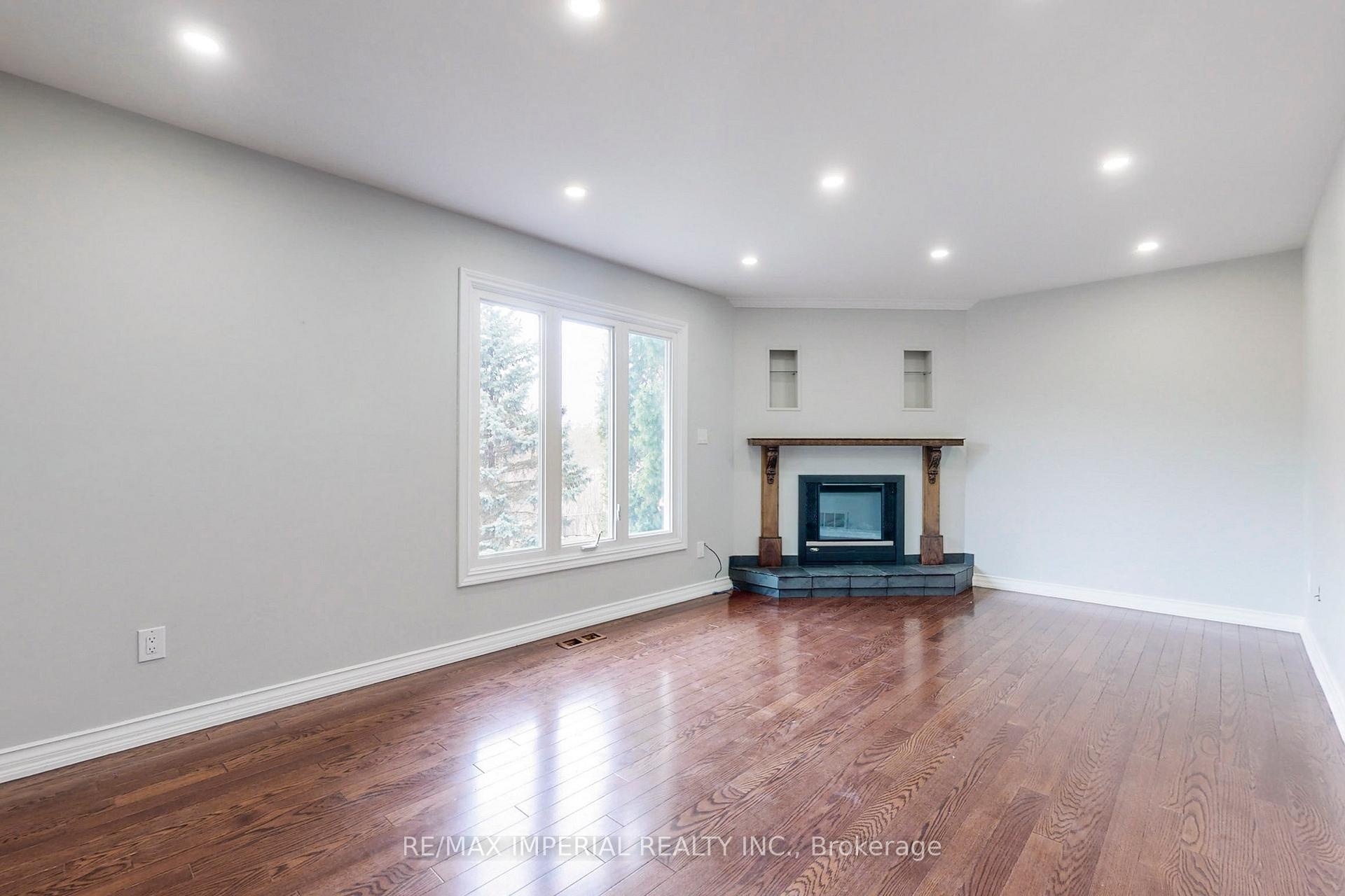Photo 9 of 2 Craigleith Crescent, Richmond Hill, Oak Ridges Lake Wilcox — HOMEH