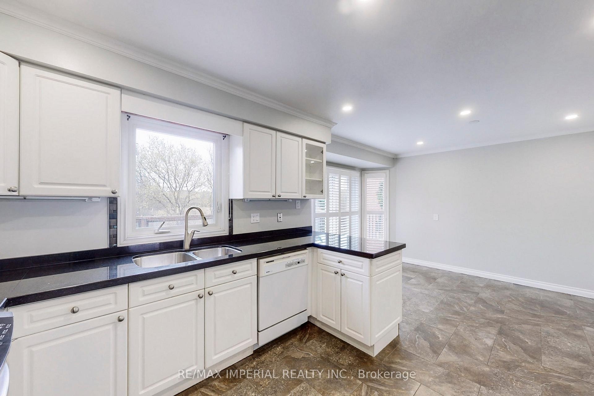 Photo 12 of 2 Craigleith Crescent, Richmond Hill, Oak Ridges Lake Wilcox — HOMEH