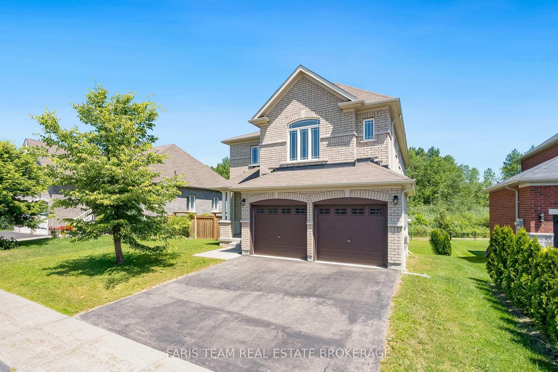 Photo 3 of 33 Pearl Street, Wasaga Beach — HOMEH