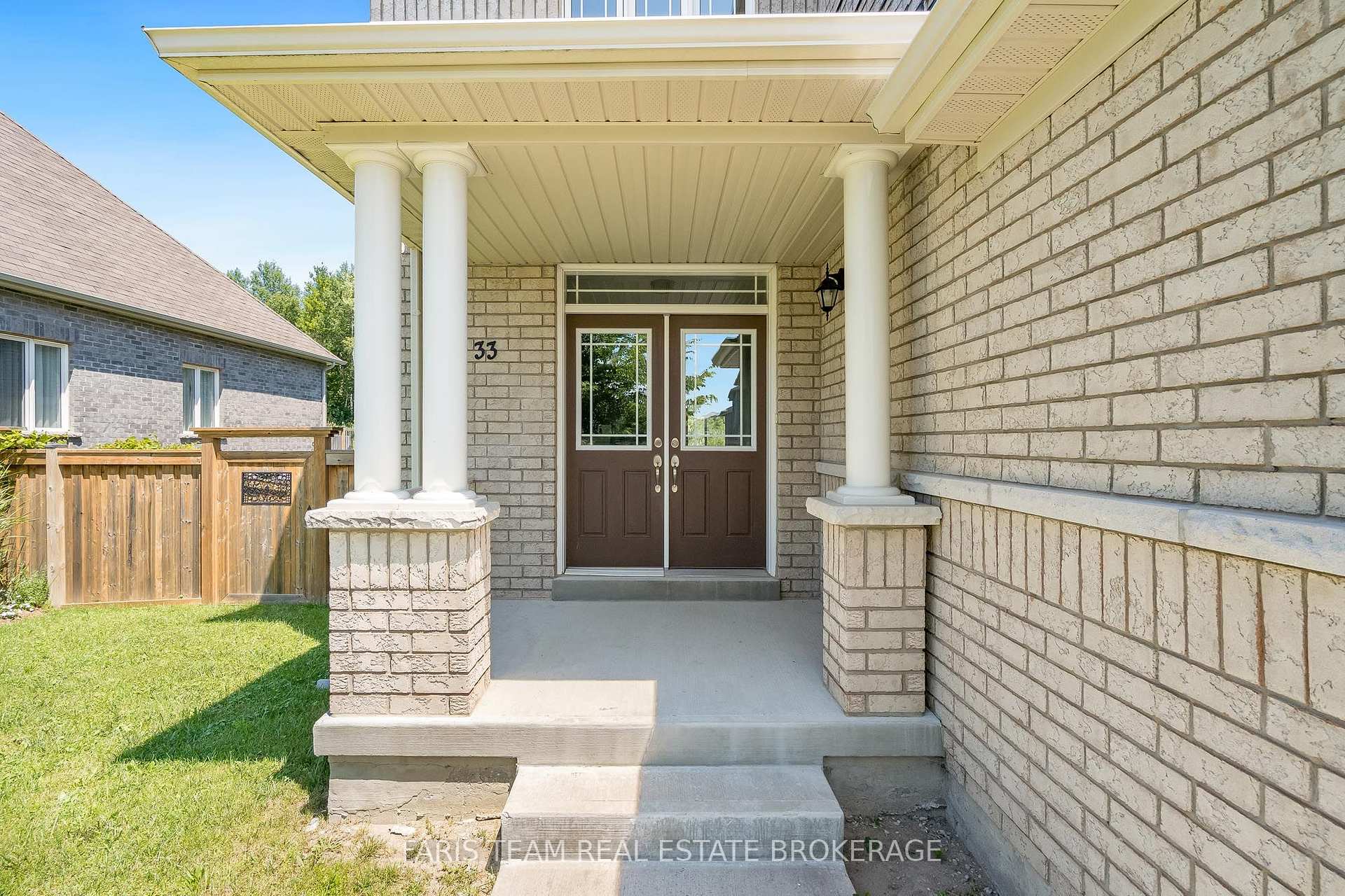 Photo 4 of 33 Pearl Street, Wasaga Beach — HOMEH