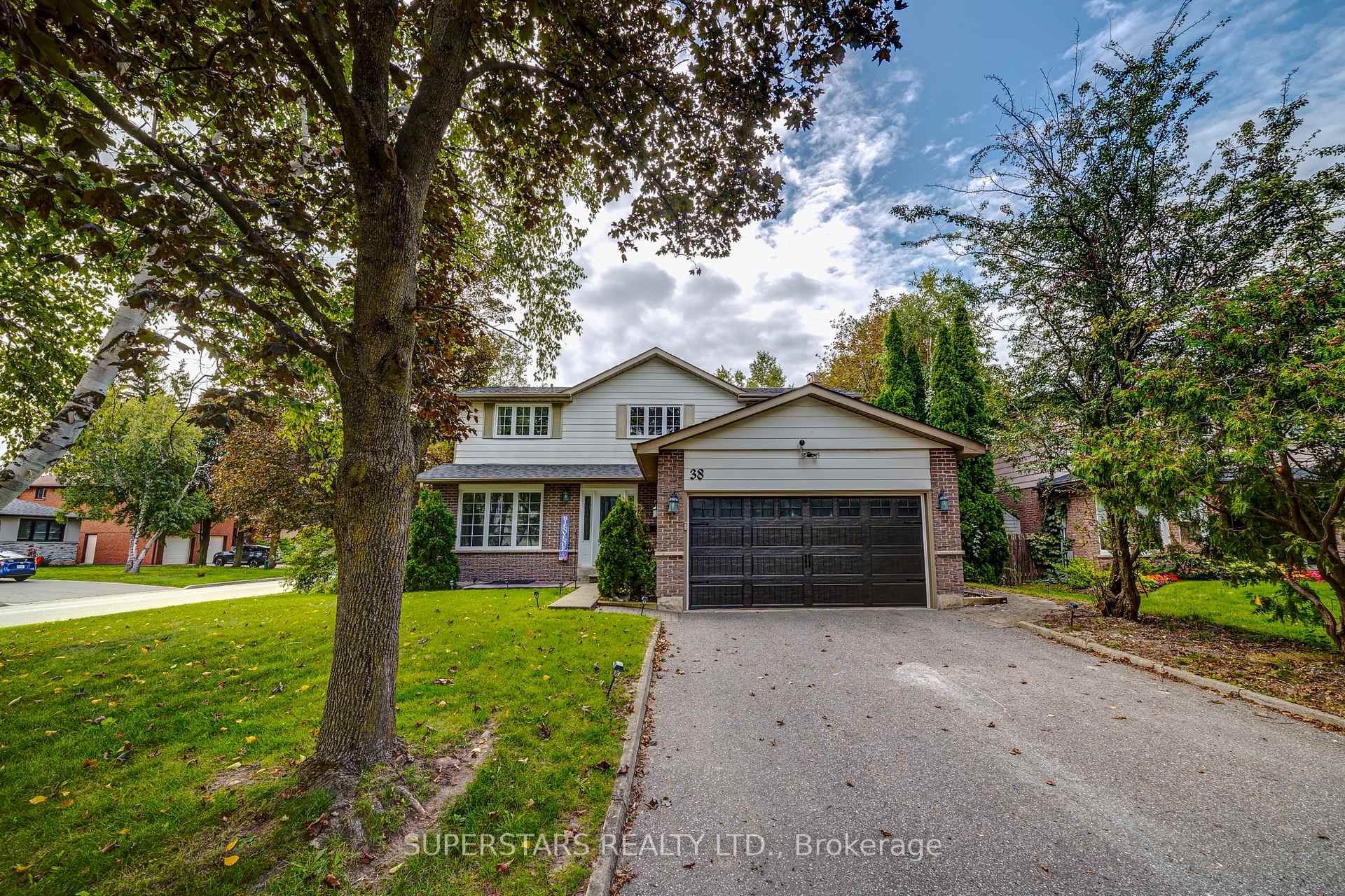 Photo 2 of 38 Sir Galahad Place, Markham, Markham Village — HOMEH