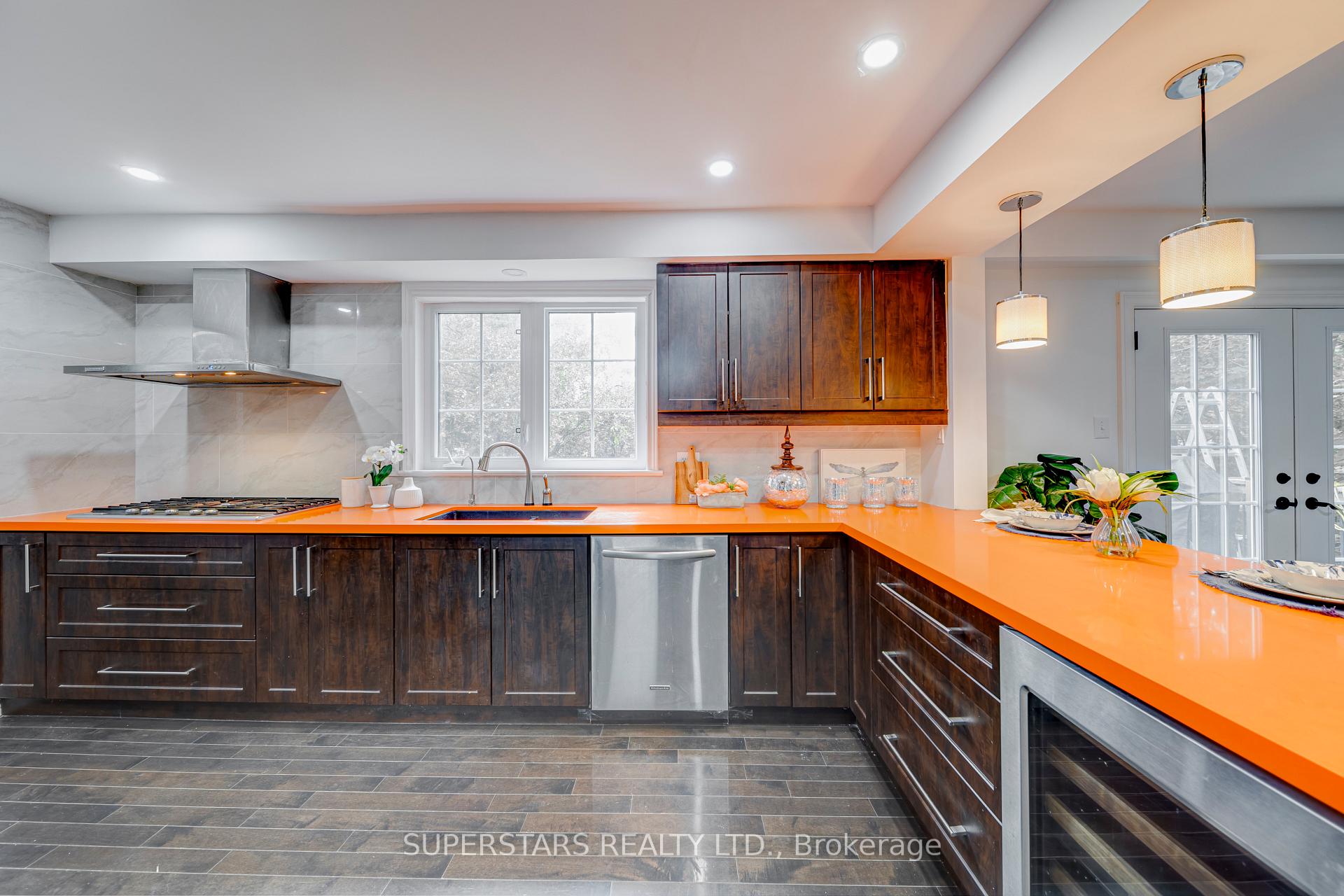 Photo 4 of 38 Sir Galahad Place, Markham, Markham Village — HOMEH