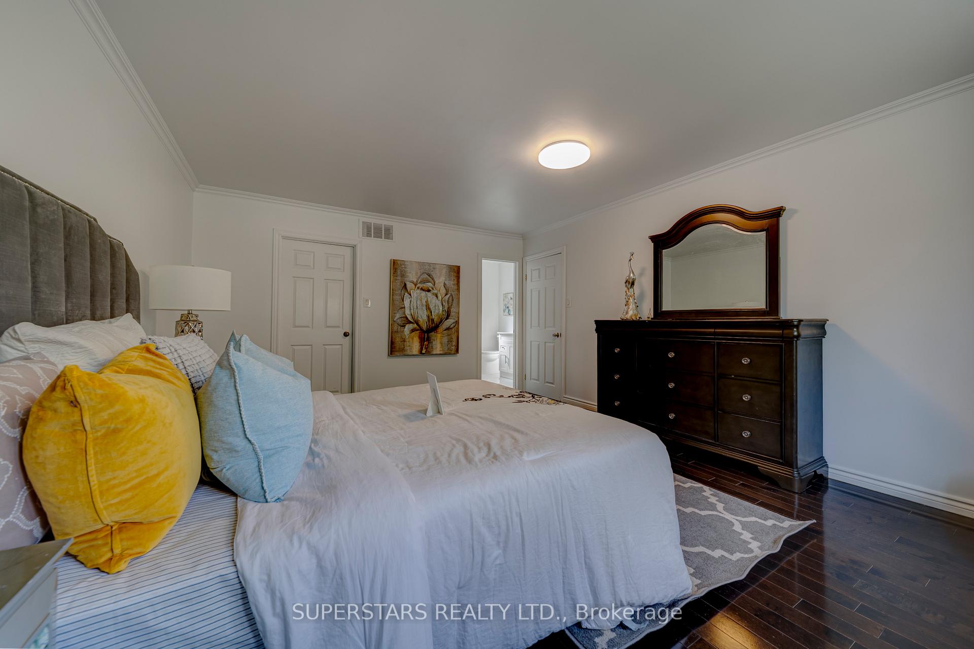 Photo 19 of 38 Sir Galahad Place, Markham, Markham Village — HOMEH