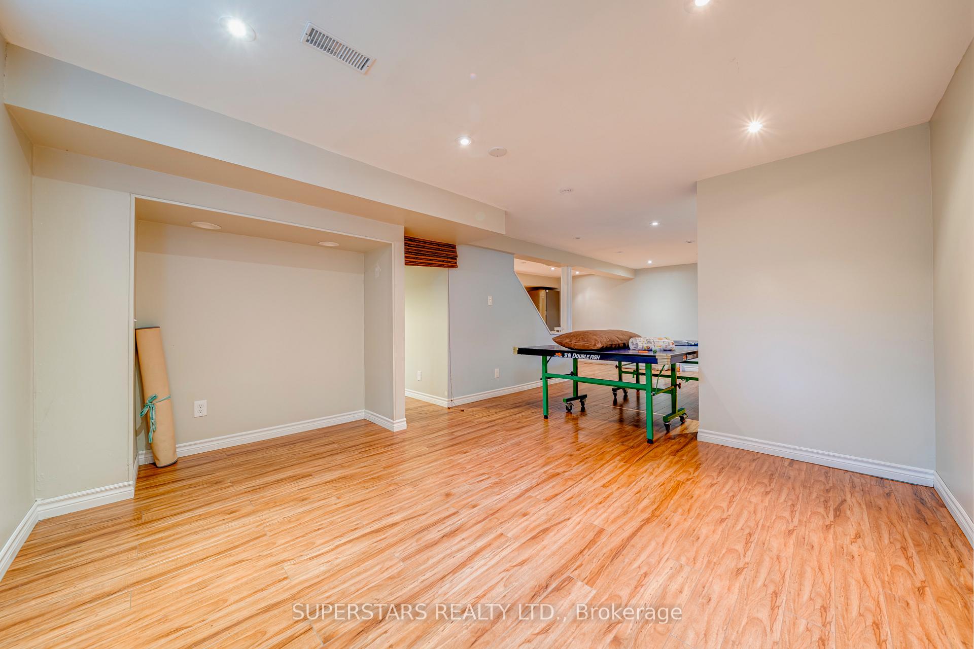 Photo 26 of 38 Sir Galahad Place, Markham, Markham Village — HOMEH