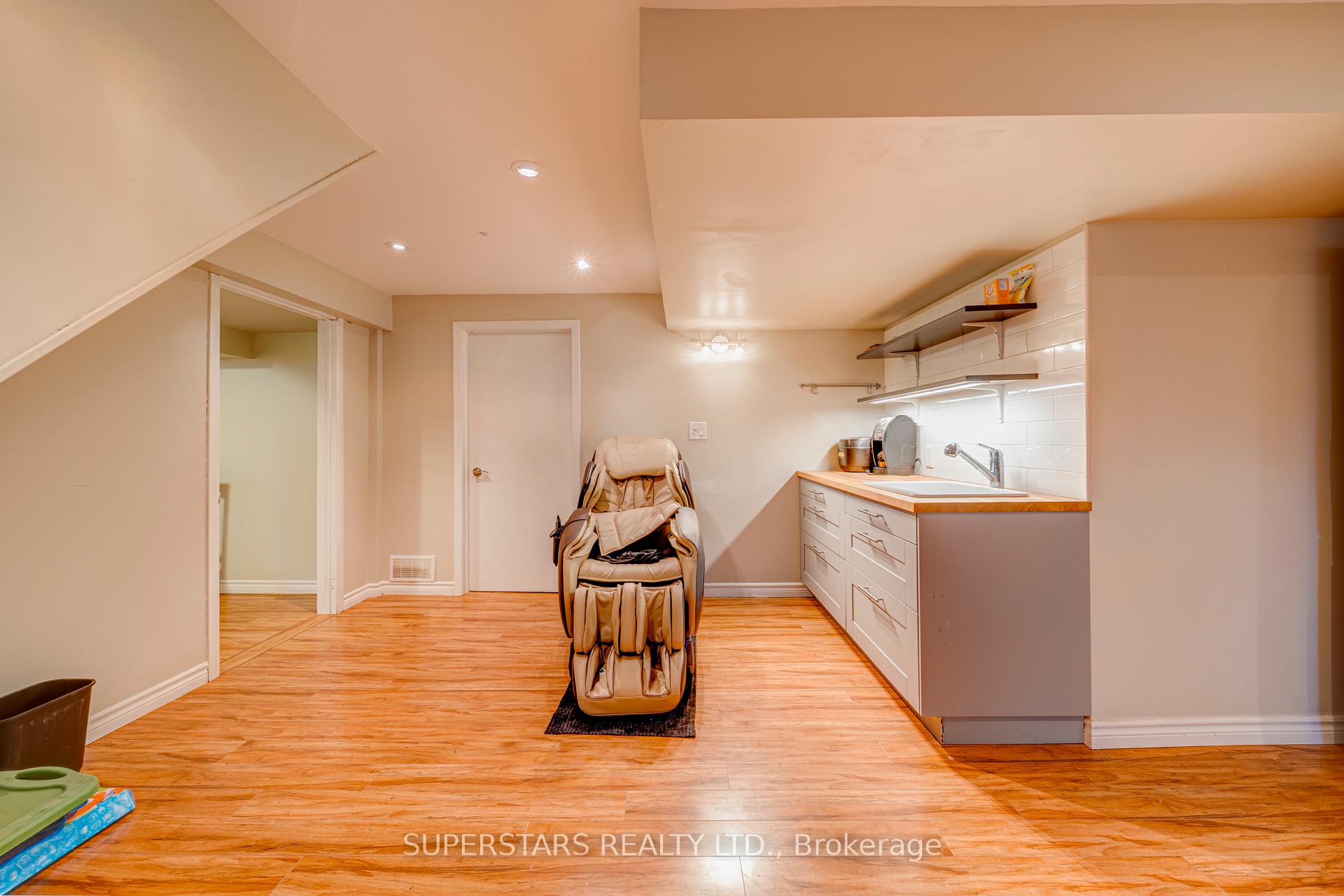 Photo 27 of 38 Sir Galahad Place, Markham, Markham Village — HOMEH