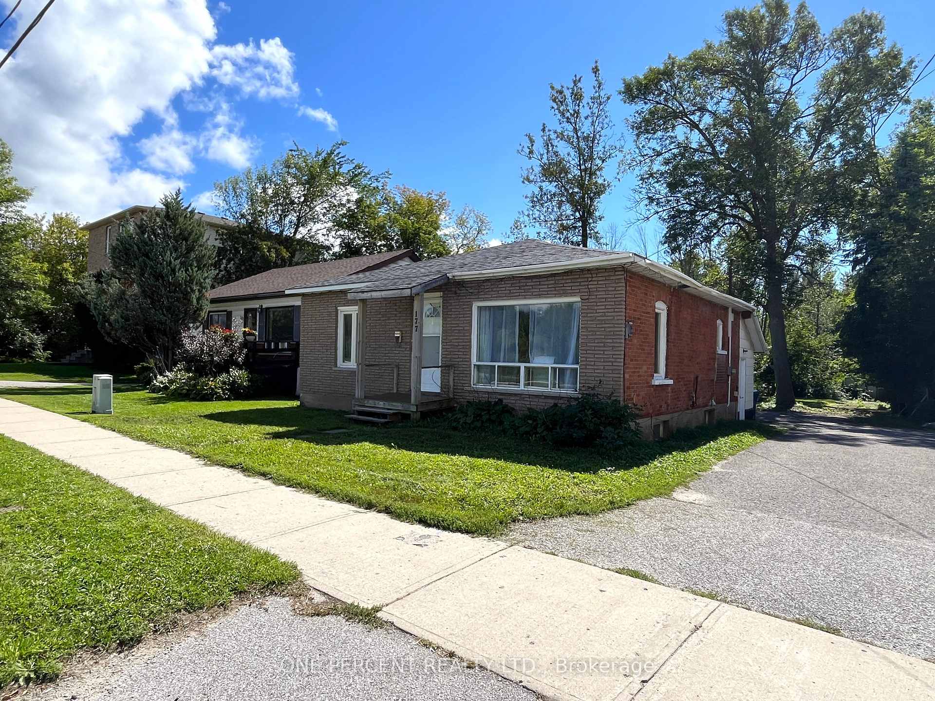 Photo 2 of 177 Atherley Road, Orillia — HOMEH