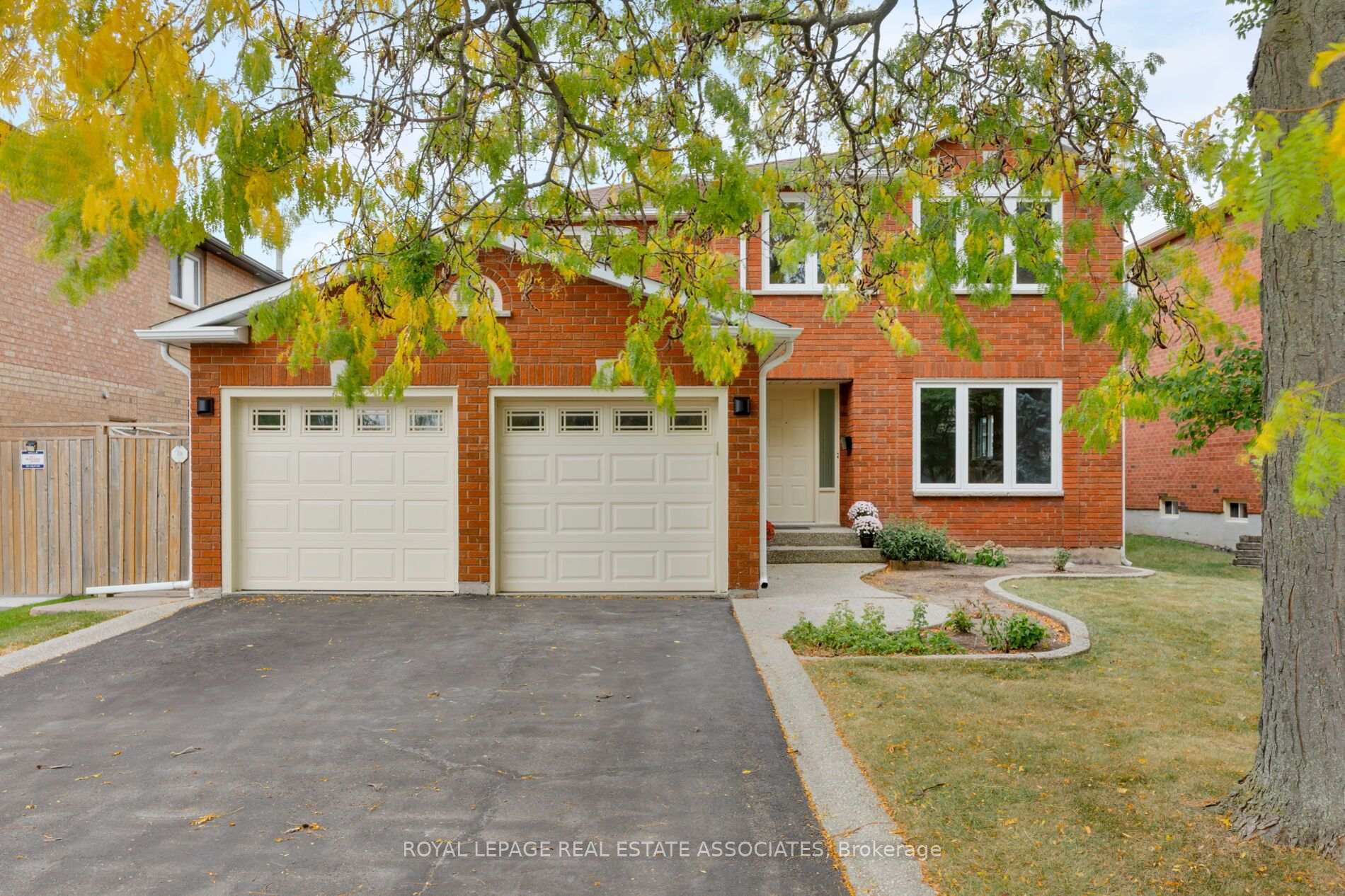 Photo 3 of 1410 Wakehurst Crescent, Oakville, Clearview — HOMEH