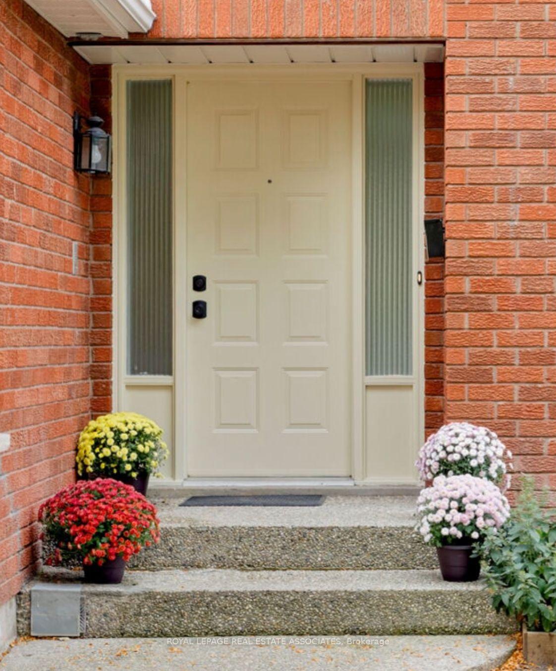 Photo 4 of 1410 Wakehurst Crescent, Oakville, Clearview — HOMEH