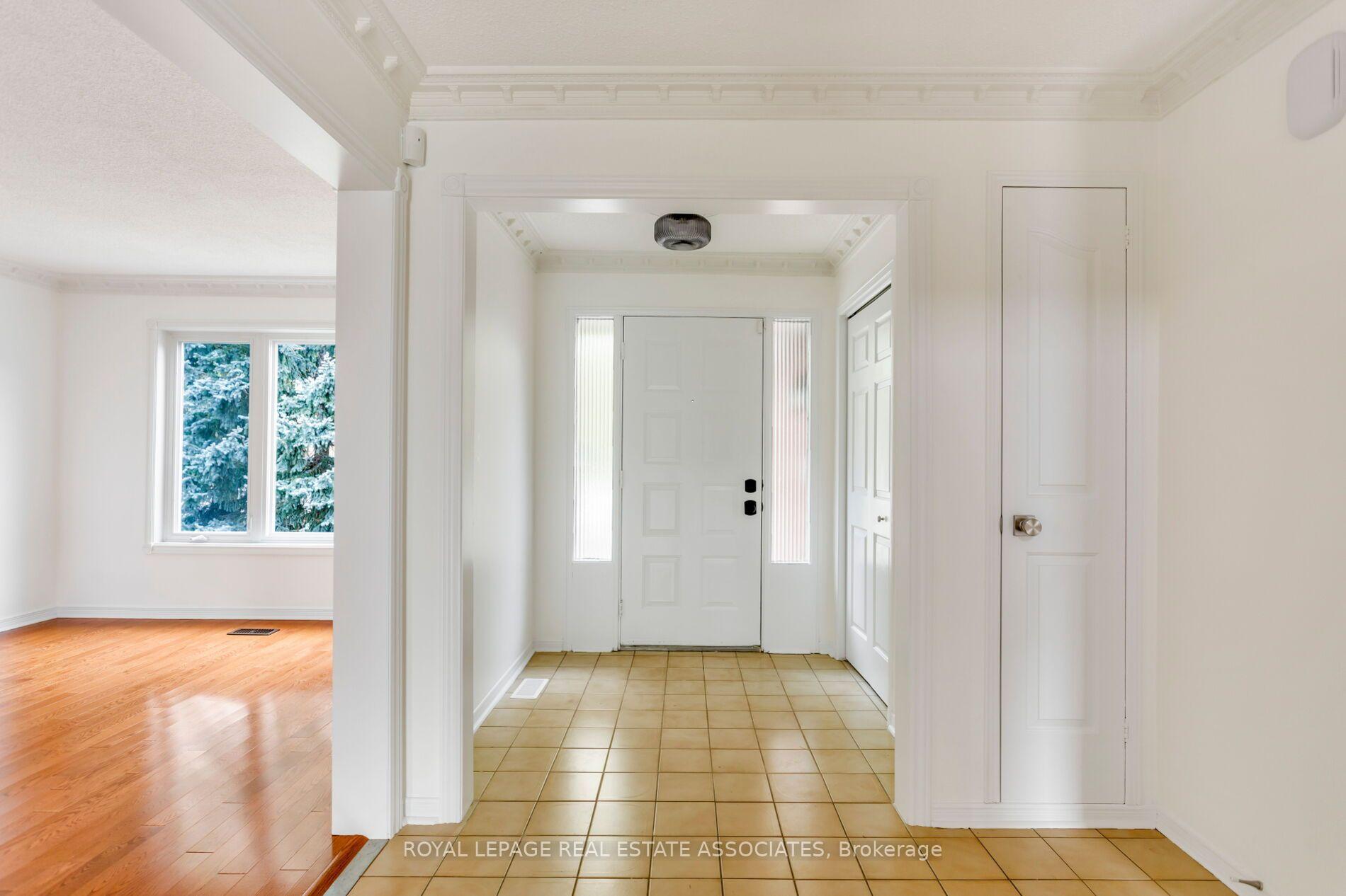 Photo 6 of 1410 Wakehurst Crescent, Oakville, Clearview — HOMEH