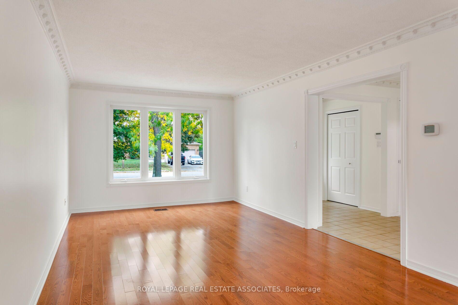 Photo 7 of 1410 Wakehurst Crescent, Oakville, Clearview — HOMEH