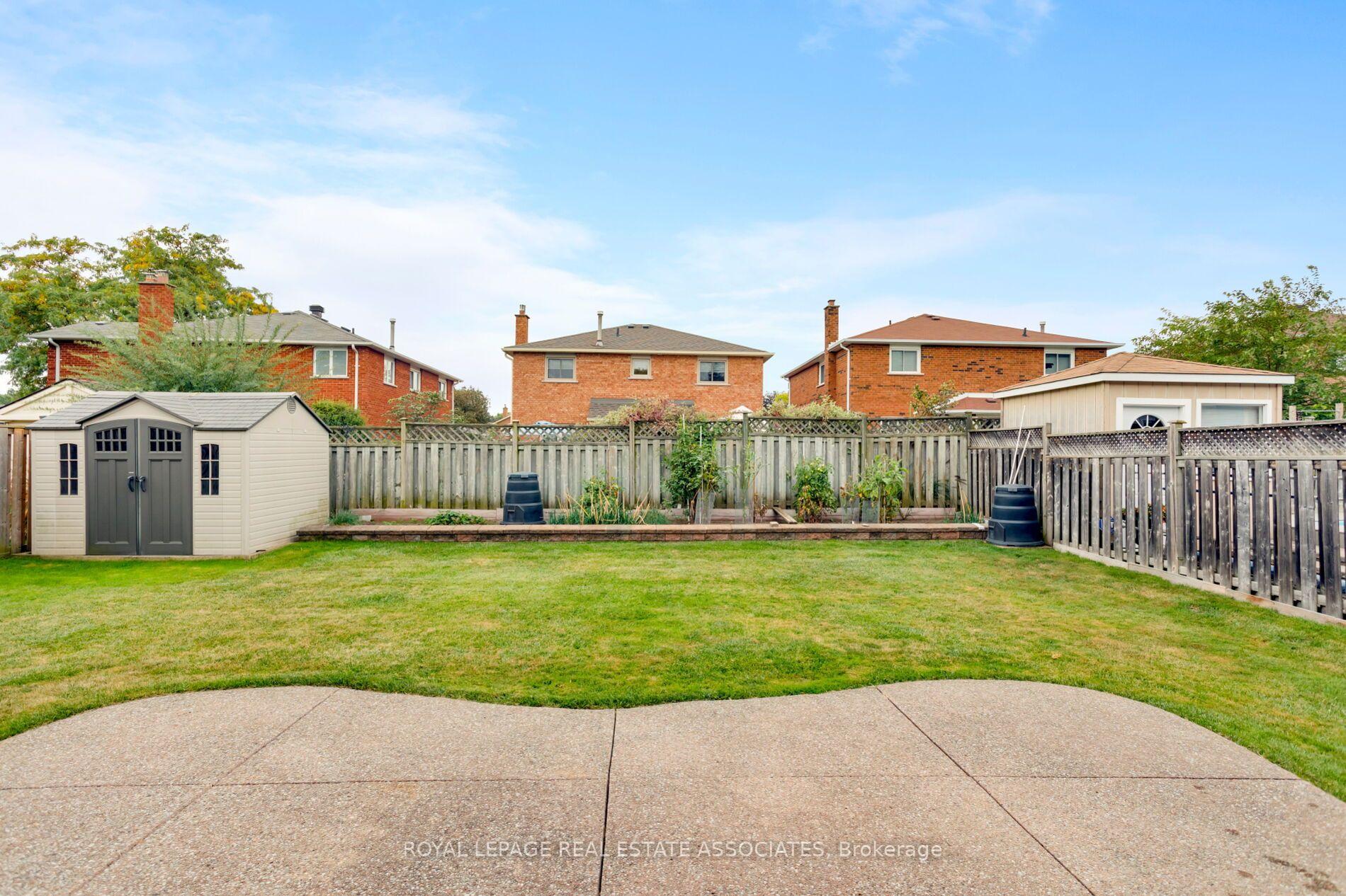 Photo 19 of 1410 Wakehurst Crescent, Oakville, Clearview — HOMEH