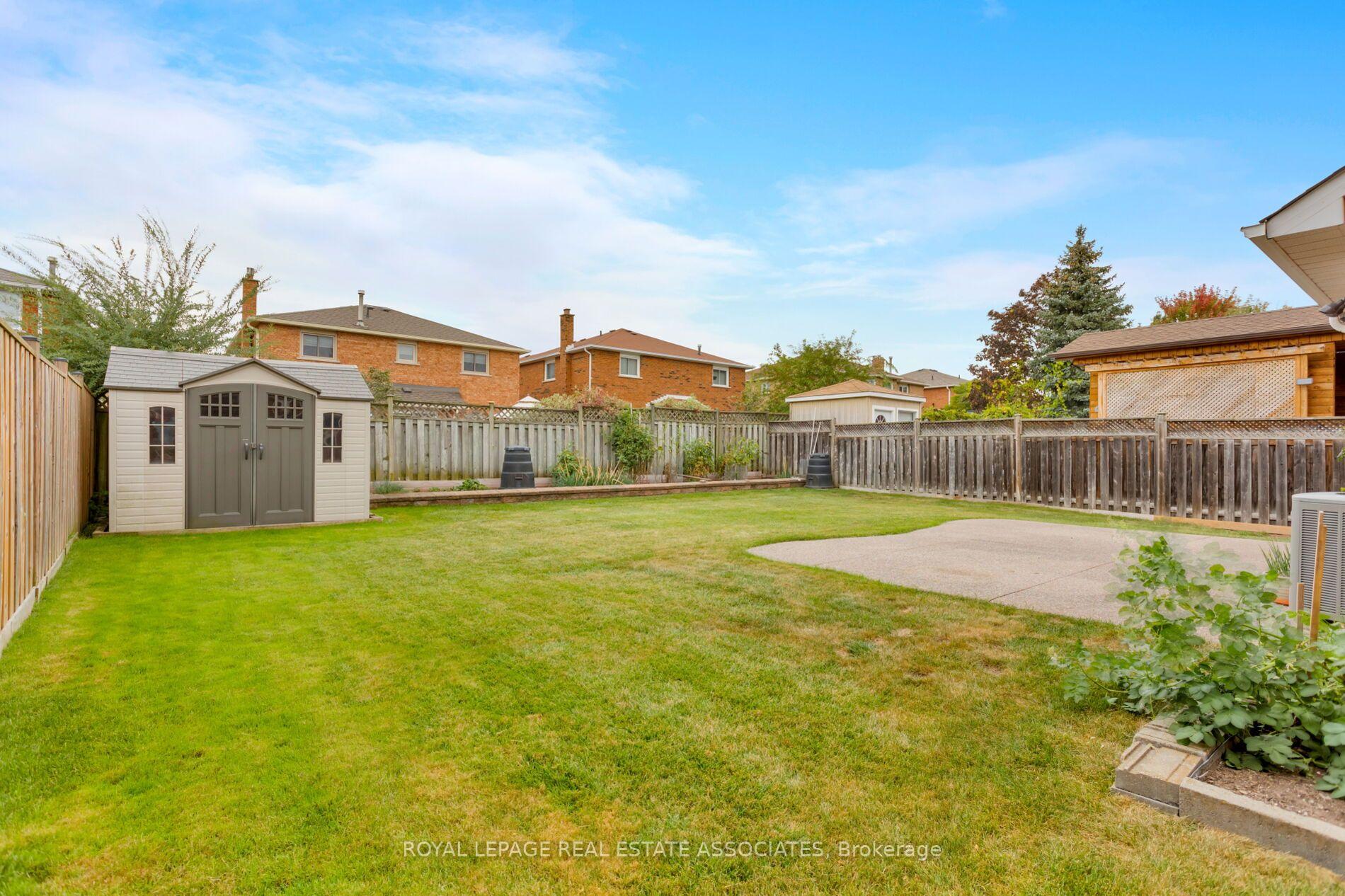 Photo 20 of 1410 Wakehurst Crescent, Oakville, Clearview — HOMEH