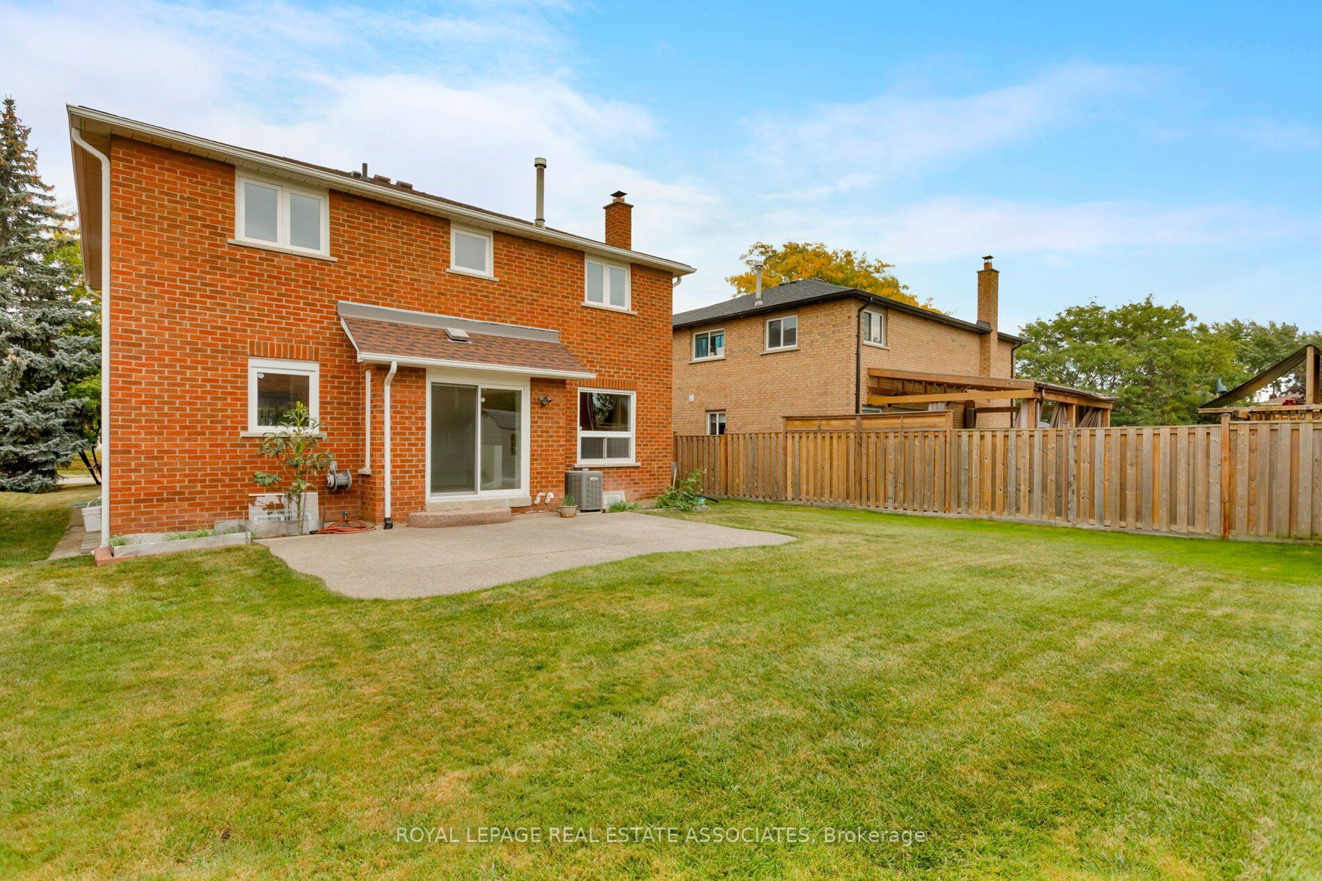 Photo 21 of 1410 Wakehurst Crescent, Oakville, Clearview — HOMEH