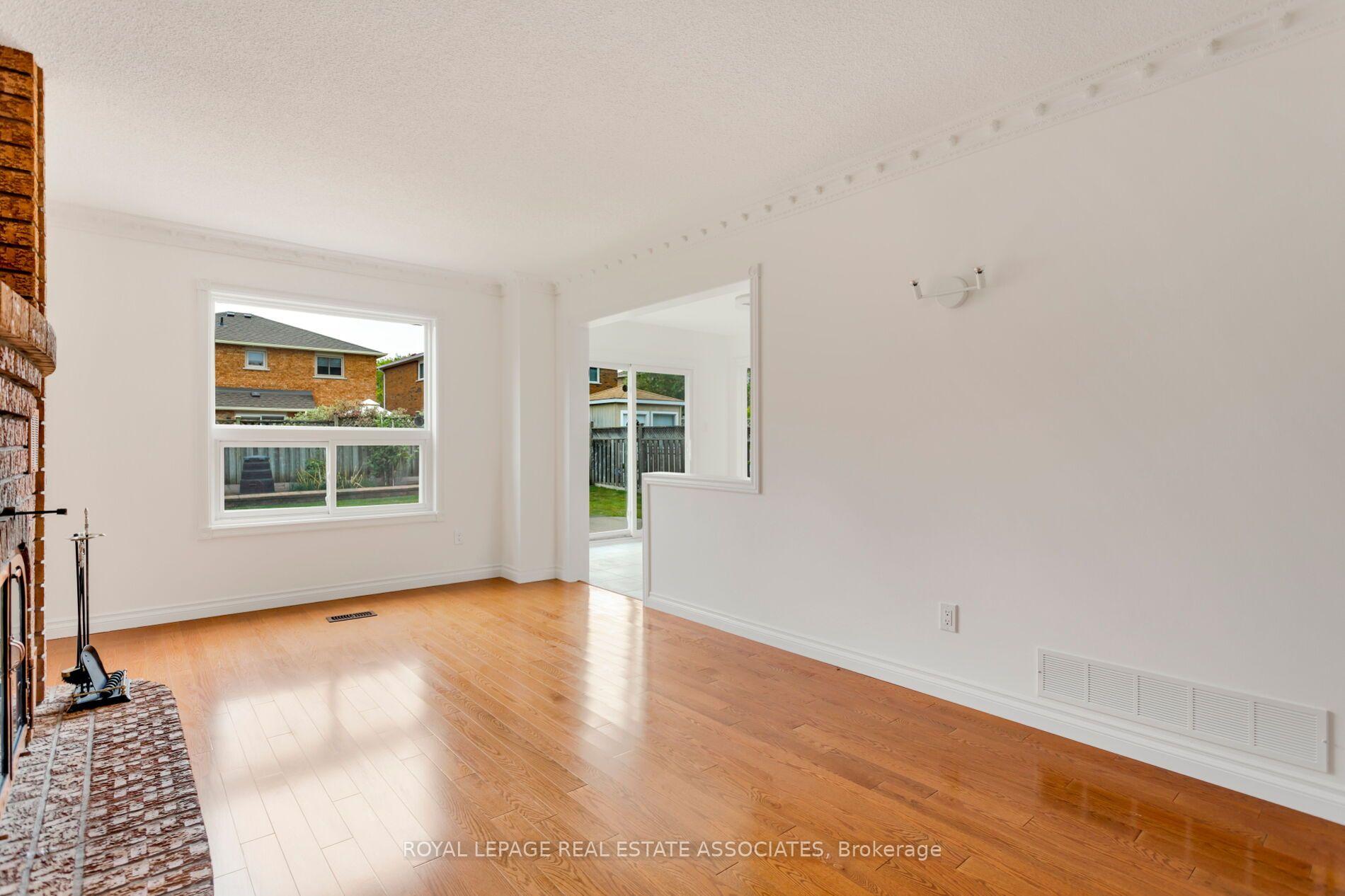 Photo 25 of 1410 Wakehurst Crescent, Oakville, Clearview — HOMEH