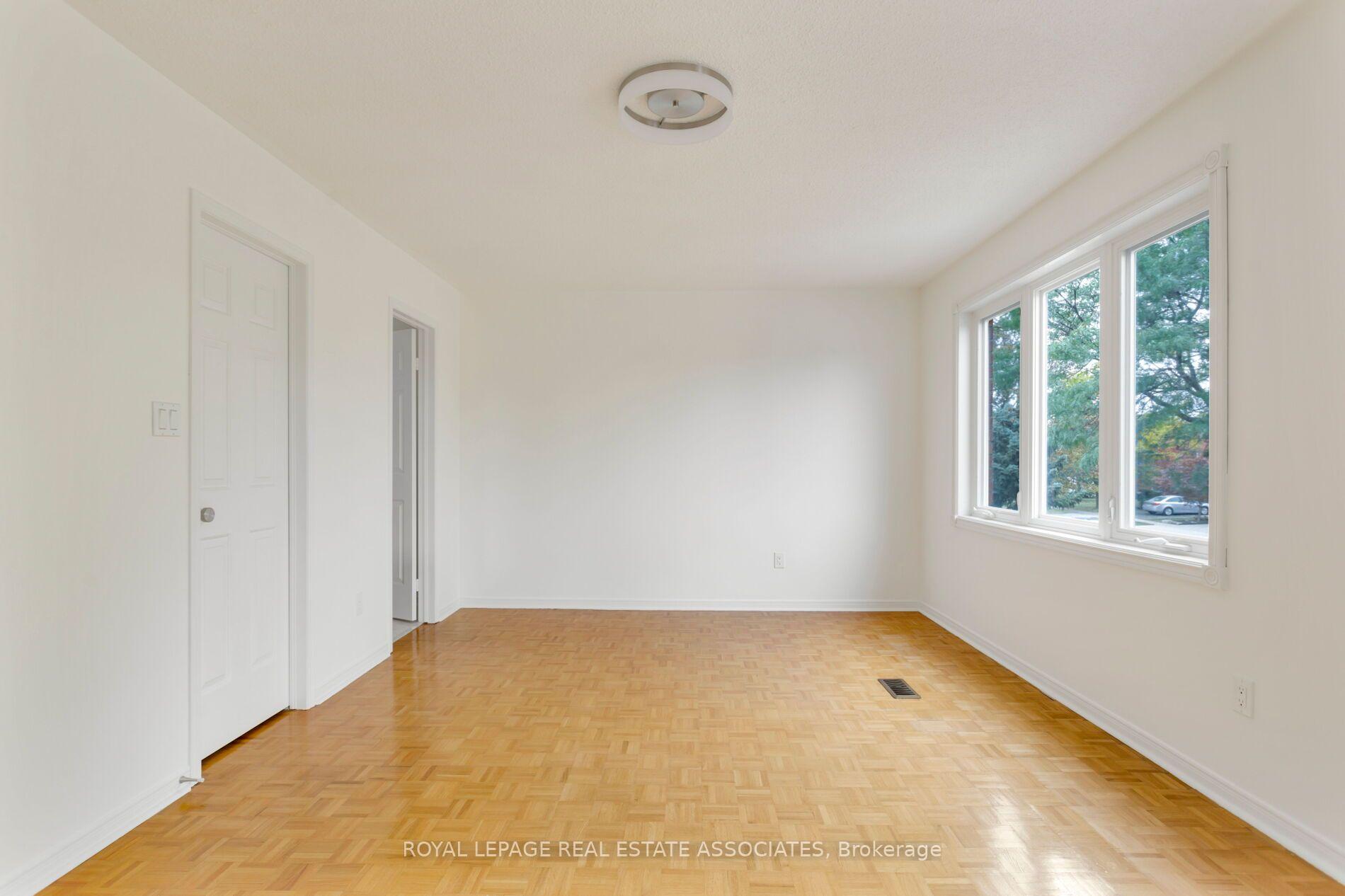 Photo 31 of 1410 Wakehurst Crescent, Oakville, Clearview — HOMEH