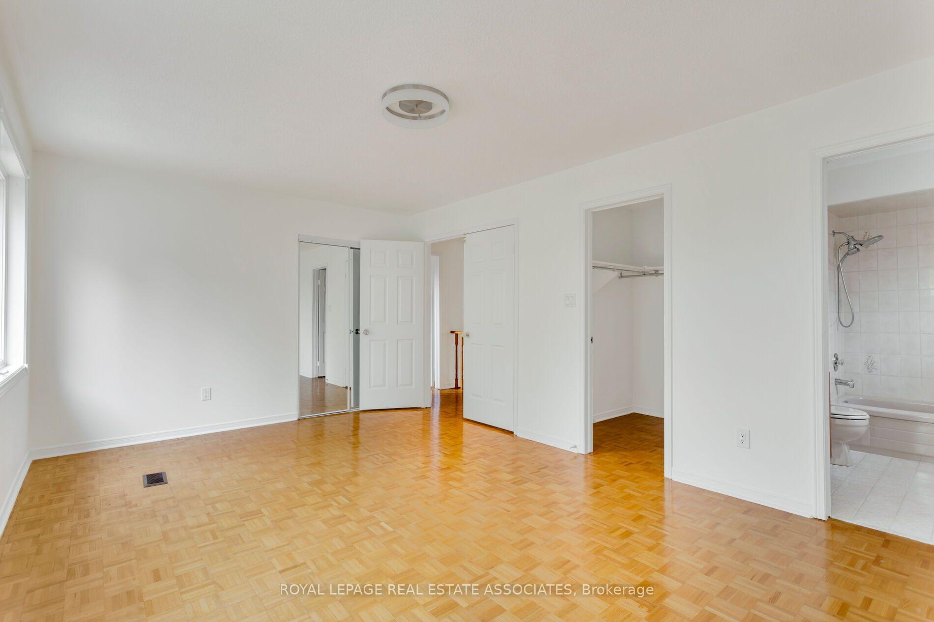 Photo 32 of 1410 Wakehurst Crescent, Oakville, Clearview — HOMEH